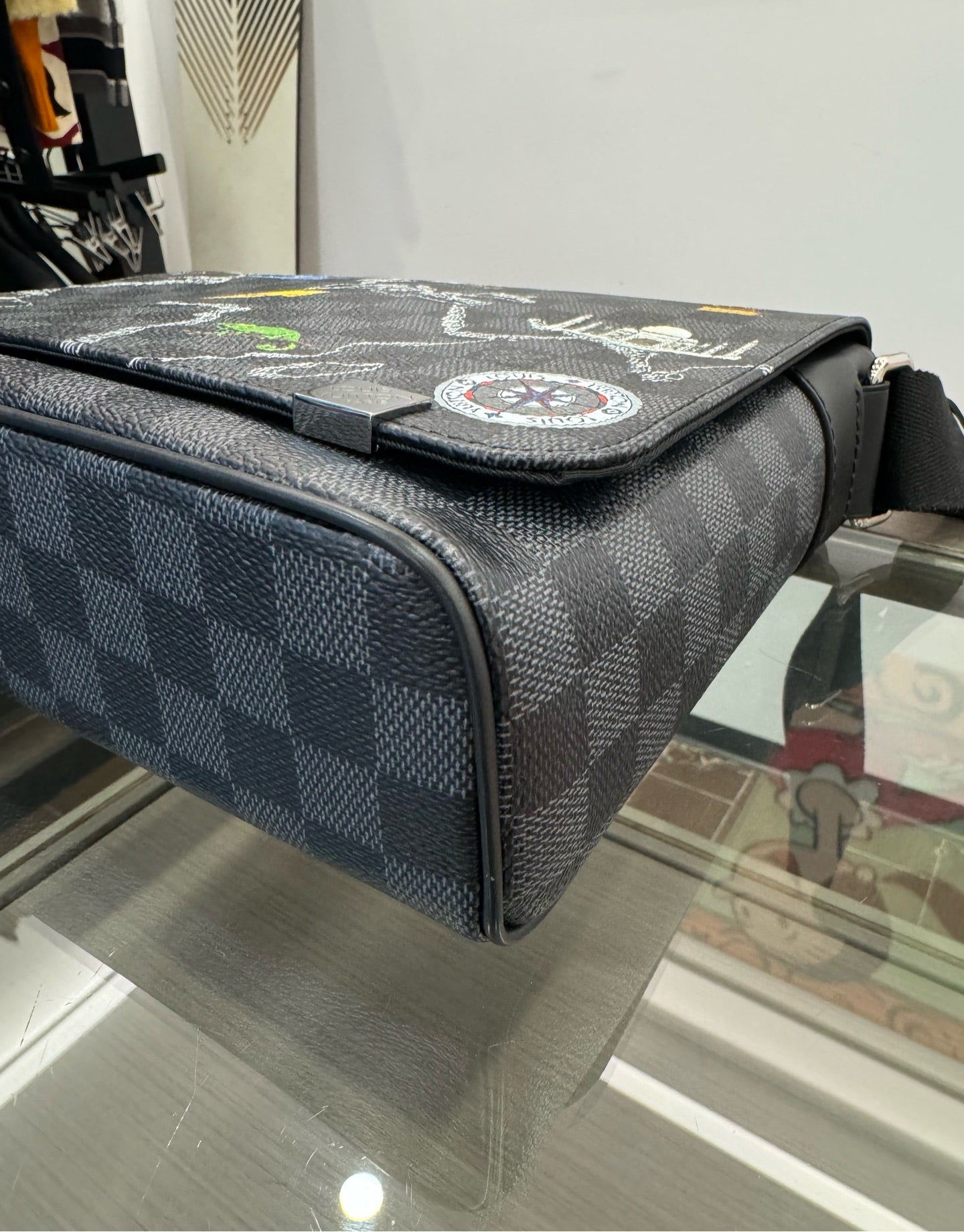 Louis Vuitton - N40238 - Limited Edition World Tour Messenger Bag - Damier Graphite coated canvas with leather trim - Black - (medium)