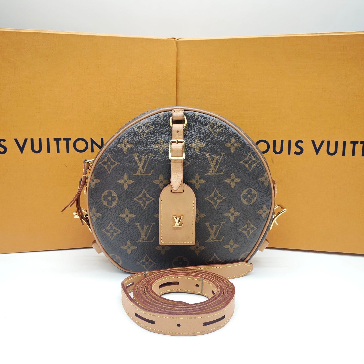 Louis Vuitton - Boite Chapeau Souple PM - Monogram coated canvas with Vachetta leather trim - Brown - (Small)