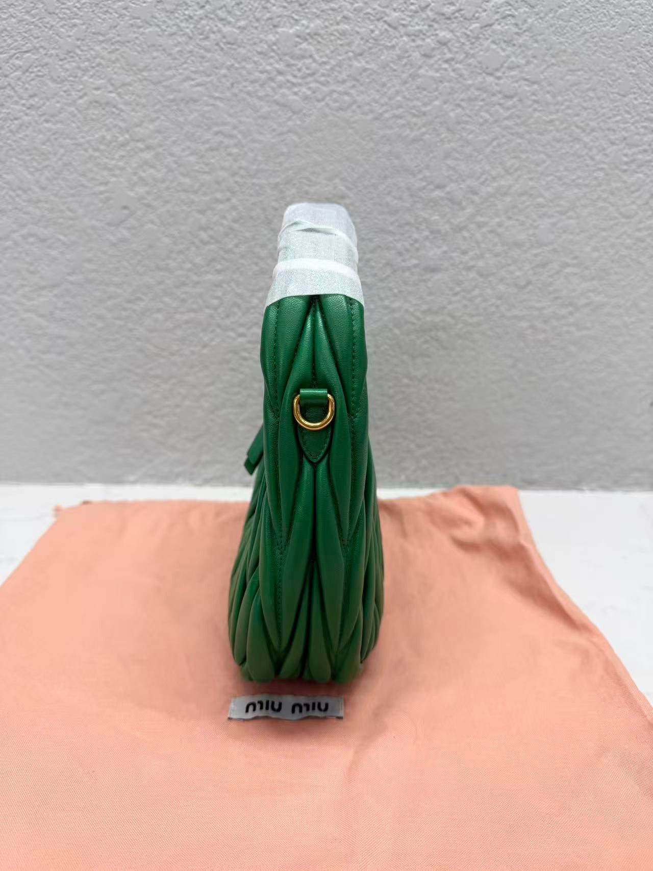 Miu Miu - Wander hobo - Lambskin leather - Green - (Small)