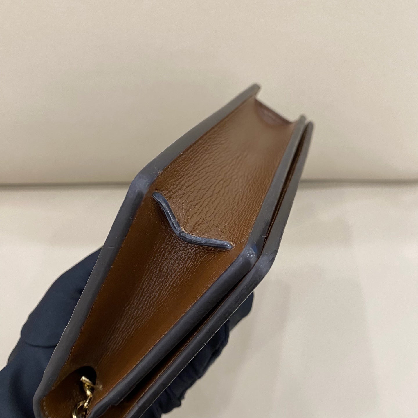 Gucci - GG Supreme Heart Wallet on Chain (WOC) - GG Supreme coated canvas with leather trim and applique - Beige, Red, and Brown with Gold-Tone Hardware - (mini)