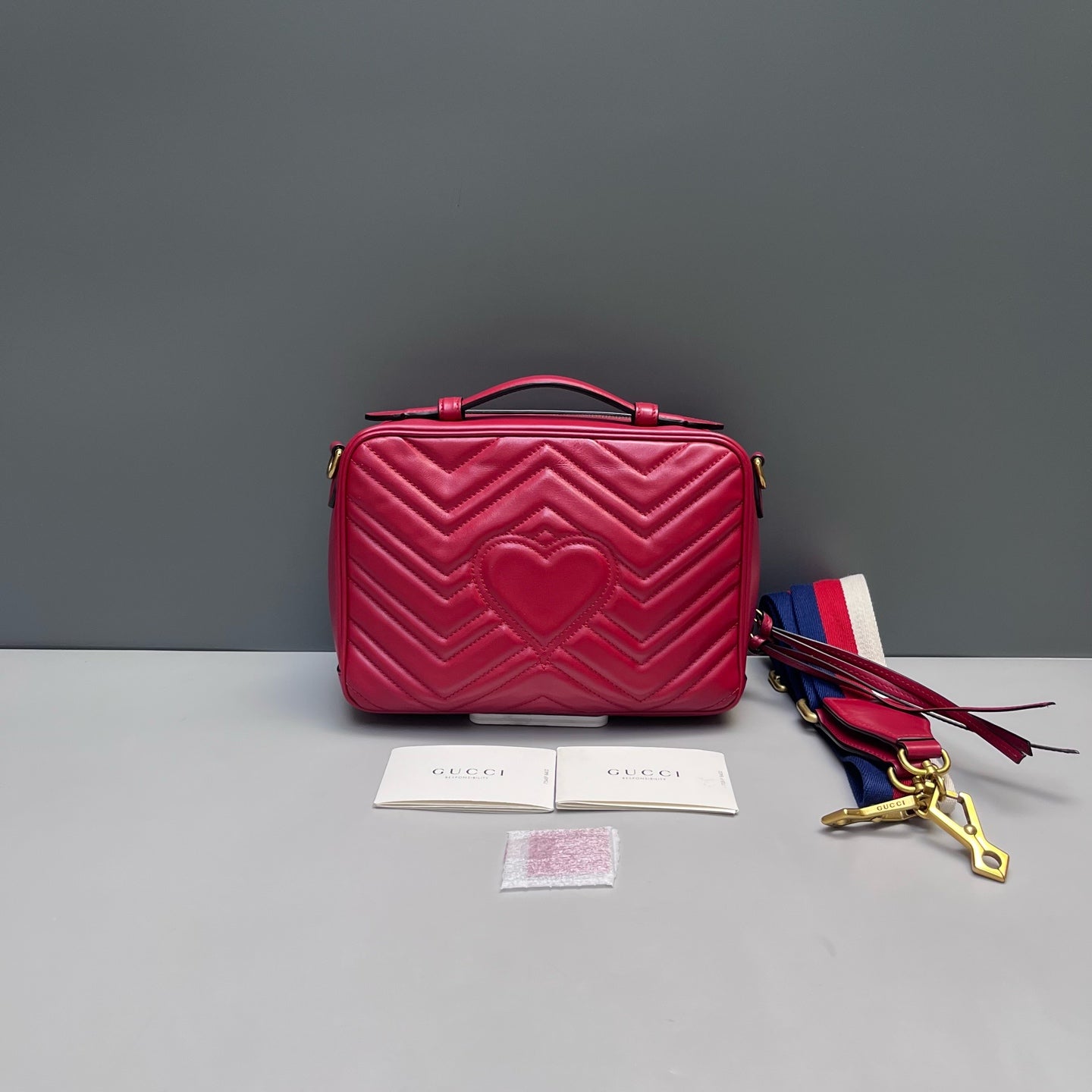 Gucci - GG Marmont Messenger Bag - Leather - Red - (Medium)