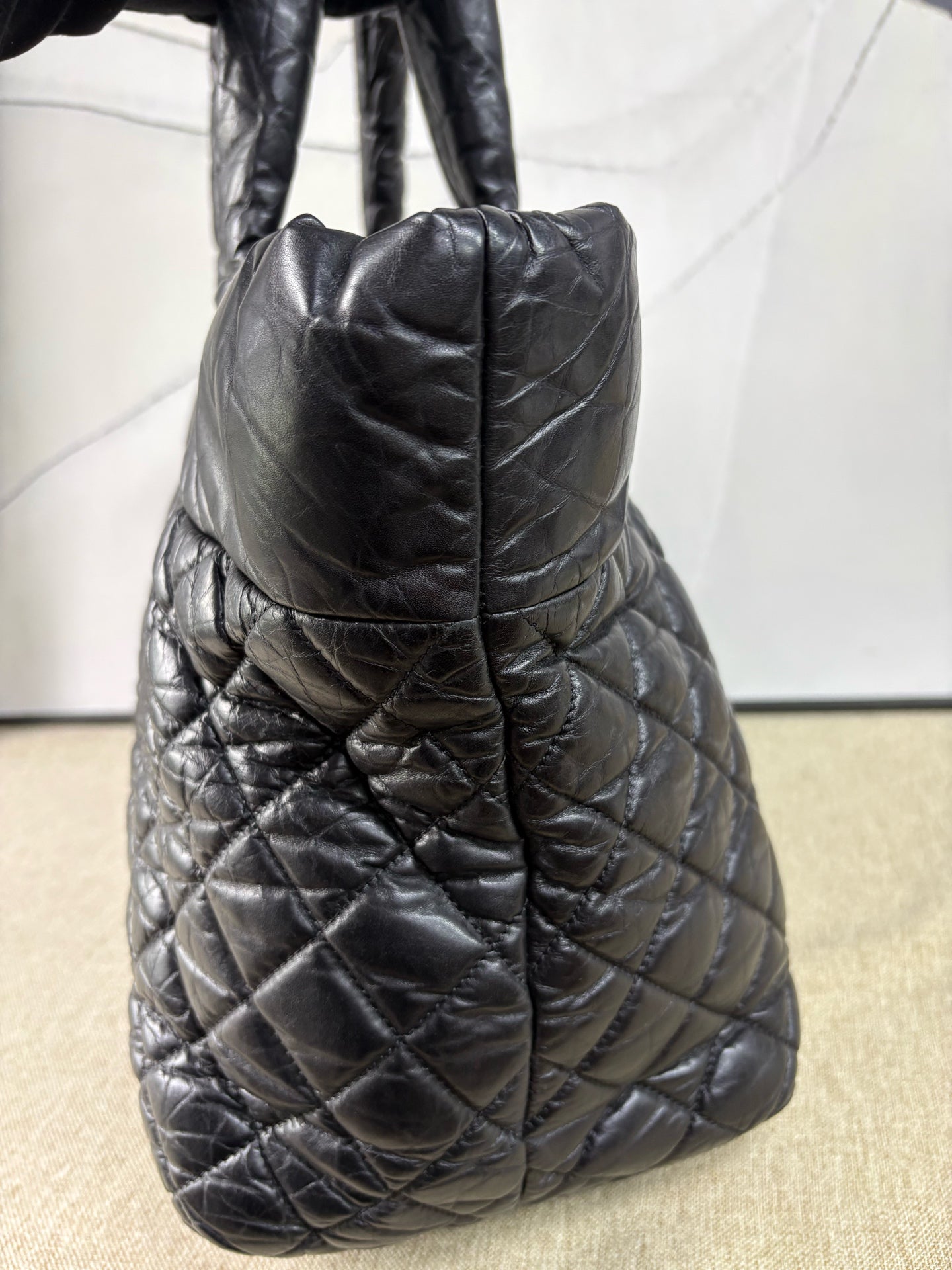 Chanel - Cocoon Puffer Tote - Oiled Waxed Calfskin Leather - Black - (Medium)