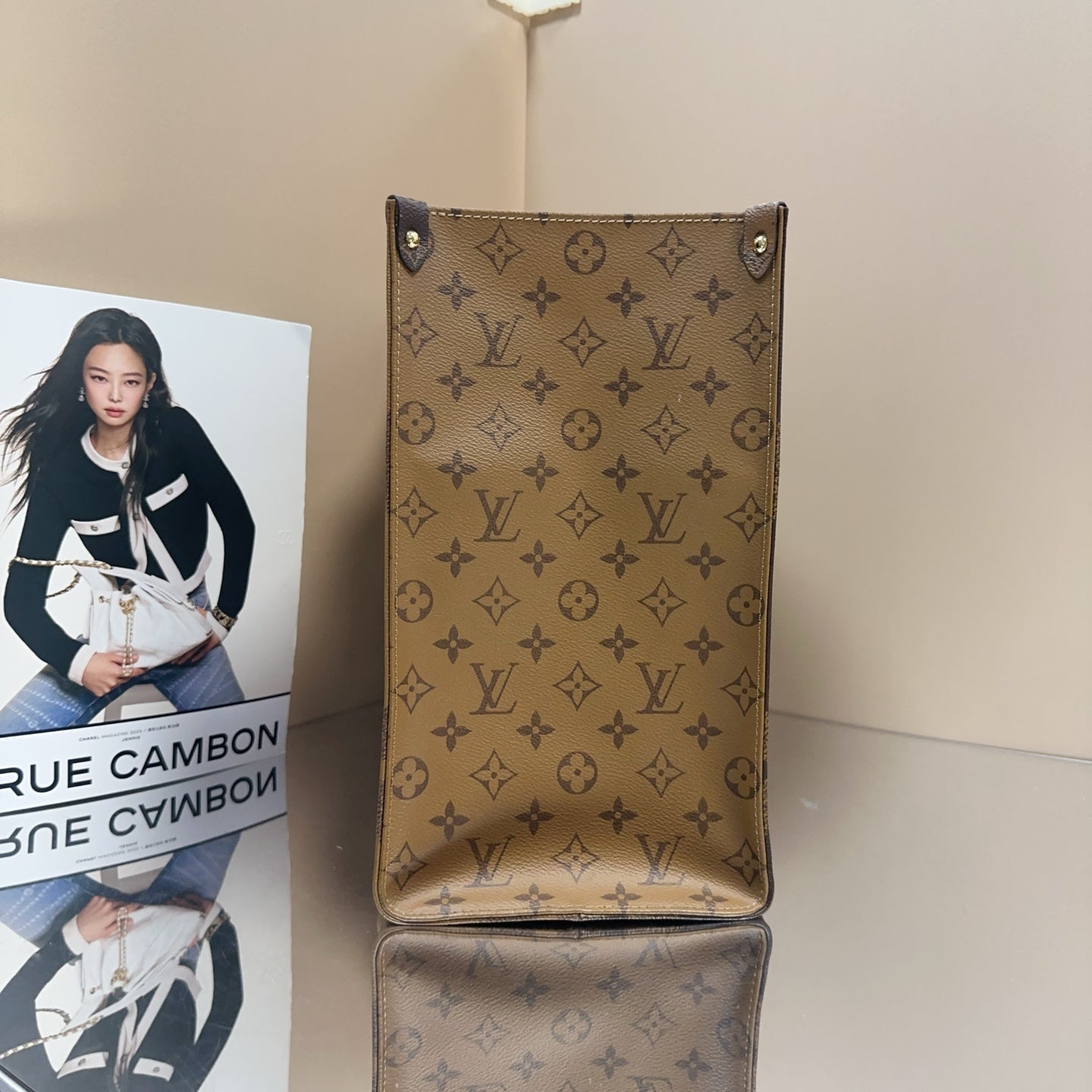 Louis Vuitton - Onthego GM - Monogram coated canvas, Leather trim - Brown, Beige, Red - (Large)