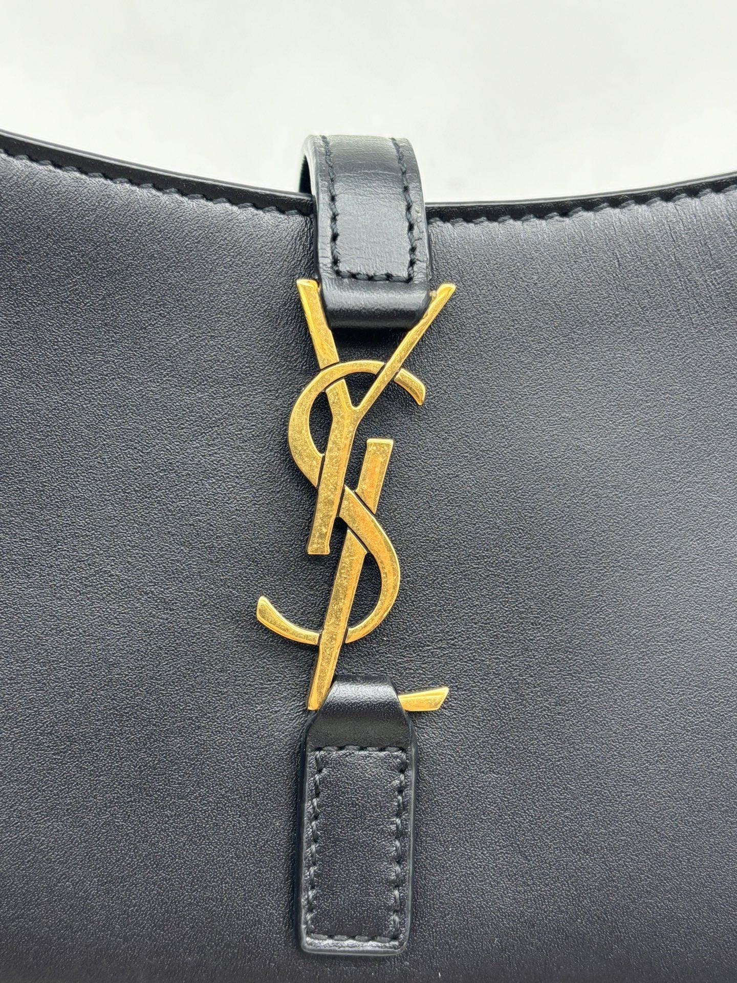 Saint Laurent - LE 5 À 7 Hobo Bag - Patent leather - Black - (mini)