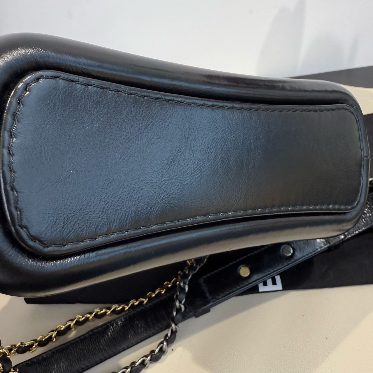 Chanel - Gabrielle Hobo Bag Small - Aged quilted calfskin and smooth calfskin leather - Black with mixed-tone hardware - (Small)