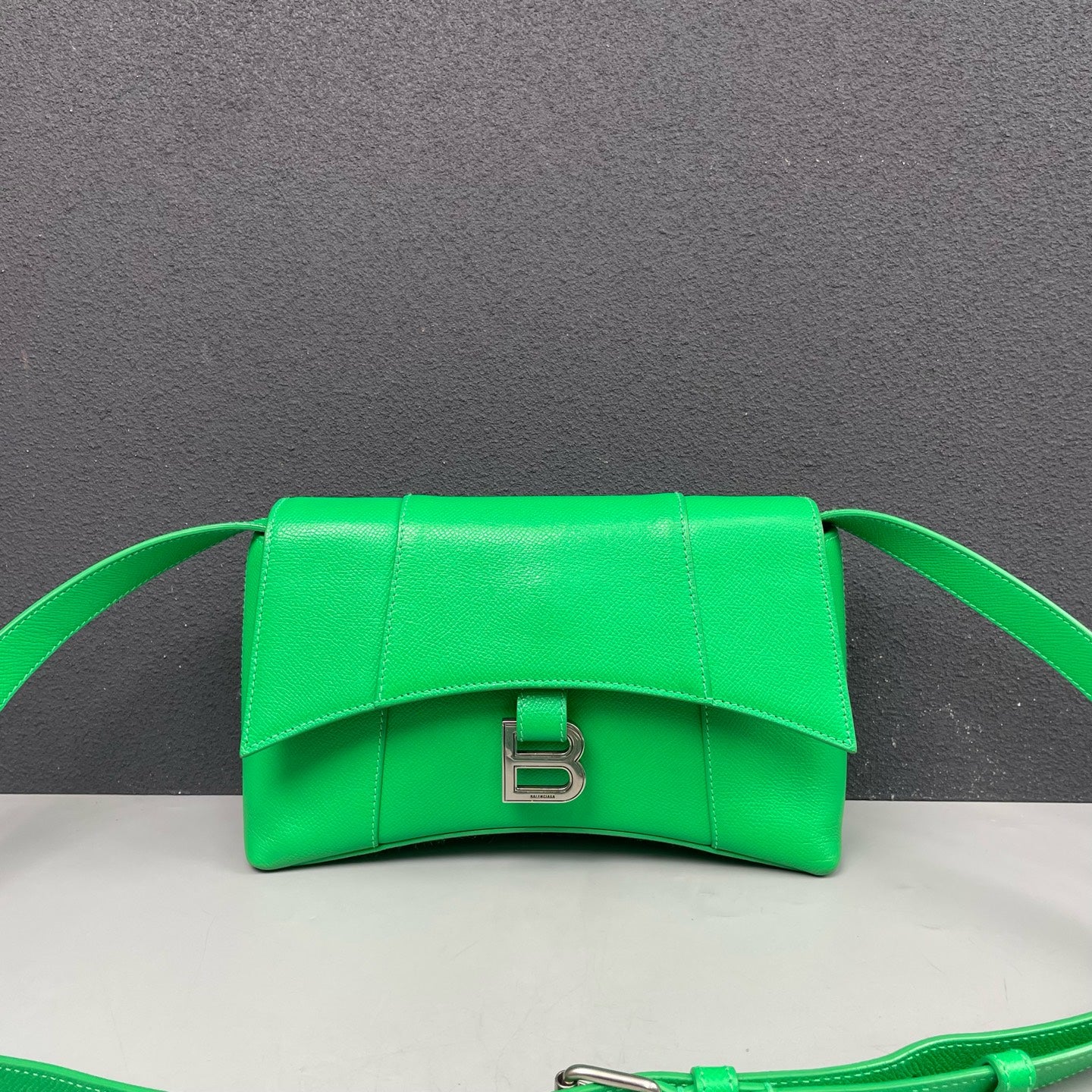 Balenciaga - Downtown Small Hourglass Bag - Grained leather - Green - (Small)