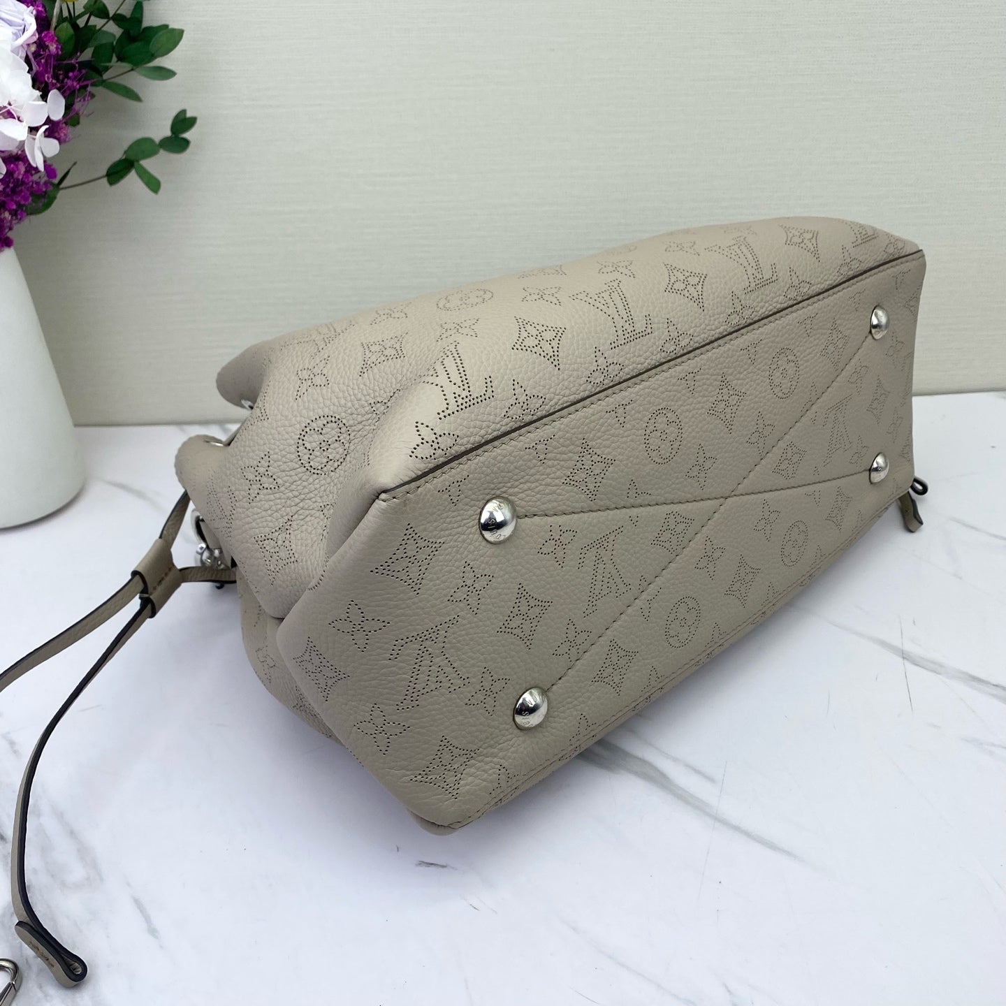 Louis Vuitton - Bella Tote - Grained cowhide leather - Elephant Grey - (Medium)