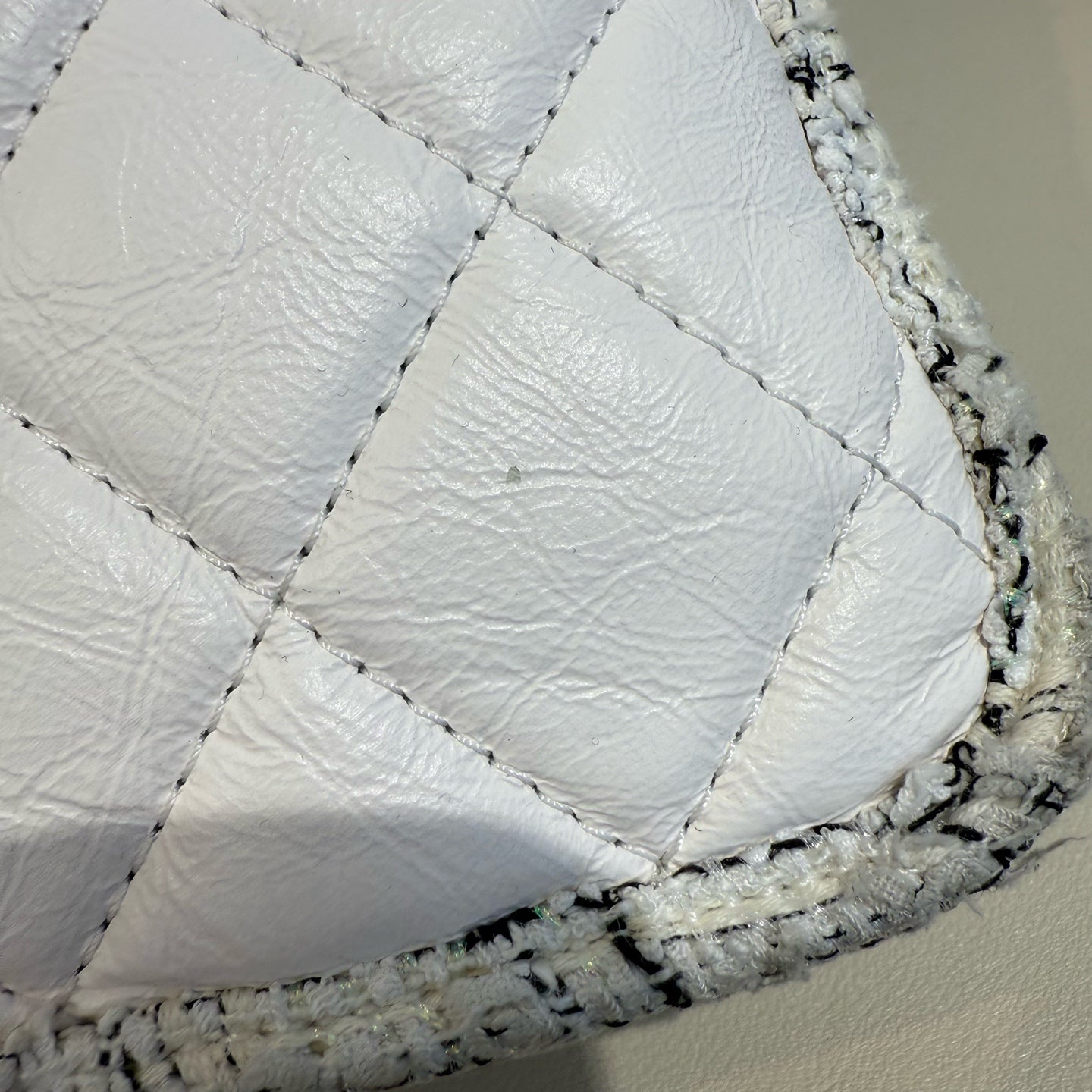 Chanel - Quilted Shopping Tote with Tweed Trim - Cowhide leather - White - (Small)