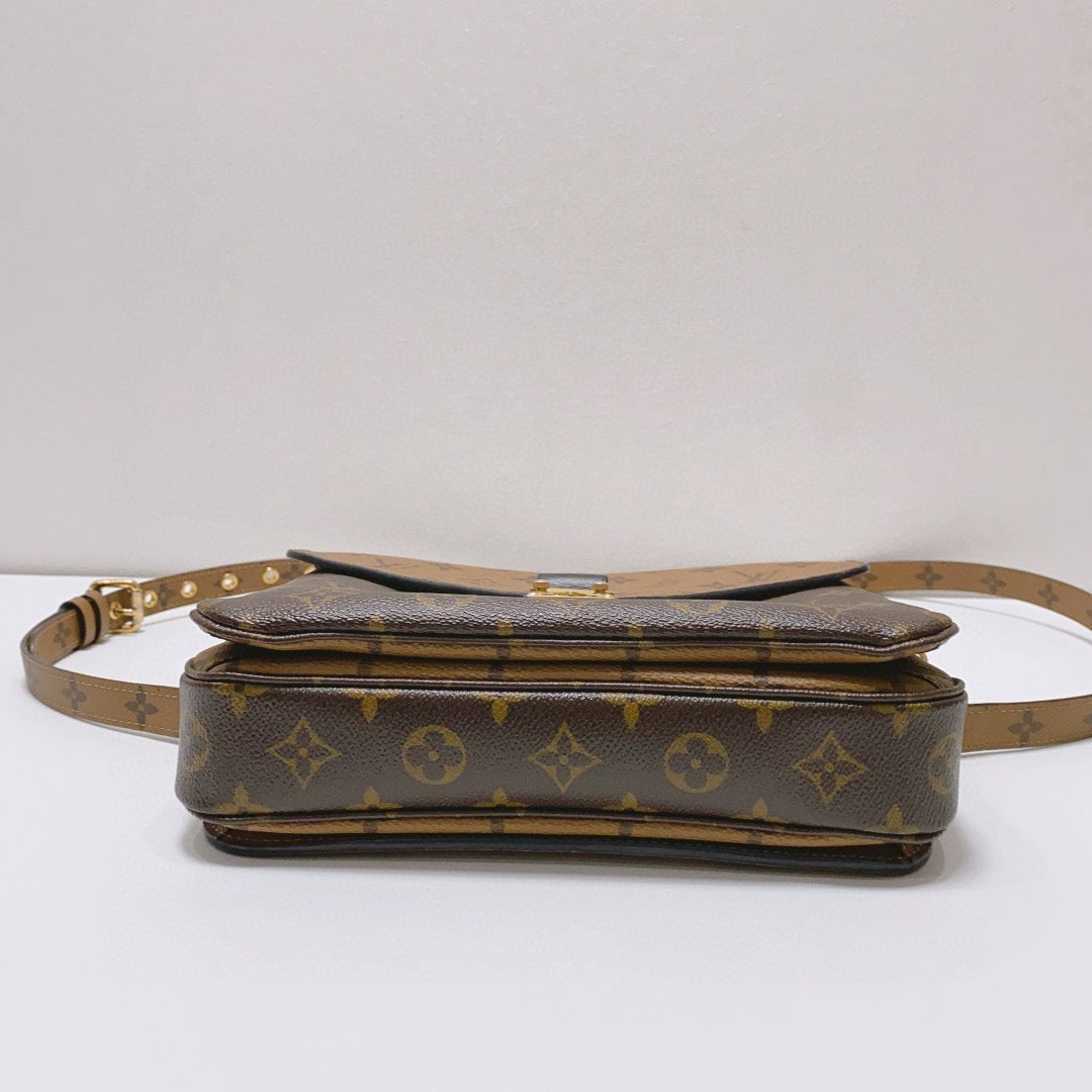 Louis Vuitton - Pochette Metis - Monogram coated canvas with leather trim - Brown - (Medium)
