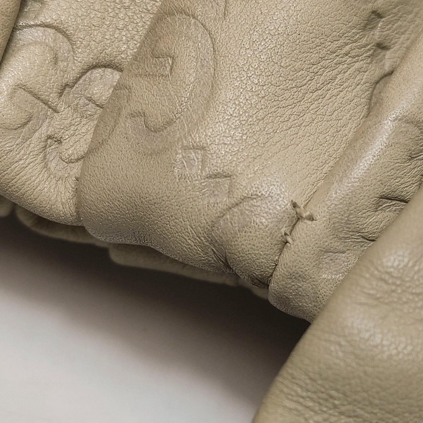Gucci - Sukey Guccissima Hobo Bag - Guccissima embossed calfskin leather - Milkshake White - (Medium)