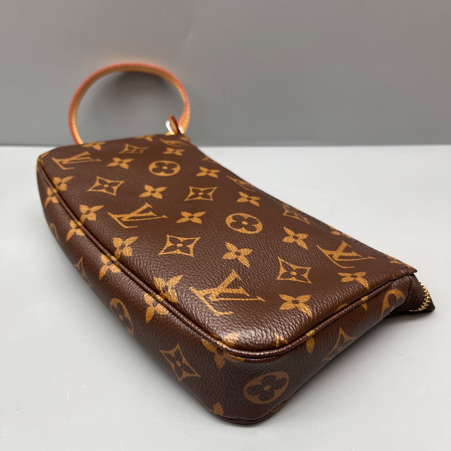 Louis Vuitton - Pochette Accessoires - Monogram coated canvas with Vachetta leather trim - Brown - (mini)
