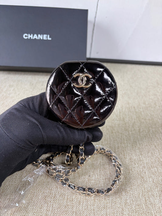 Chanel - Quilted Mirror Compact with Chain - Patent leather - Black - (Mini)