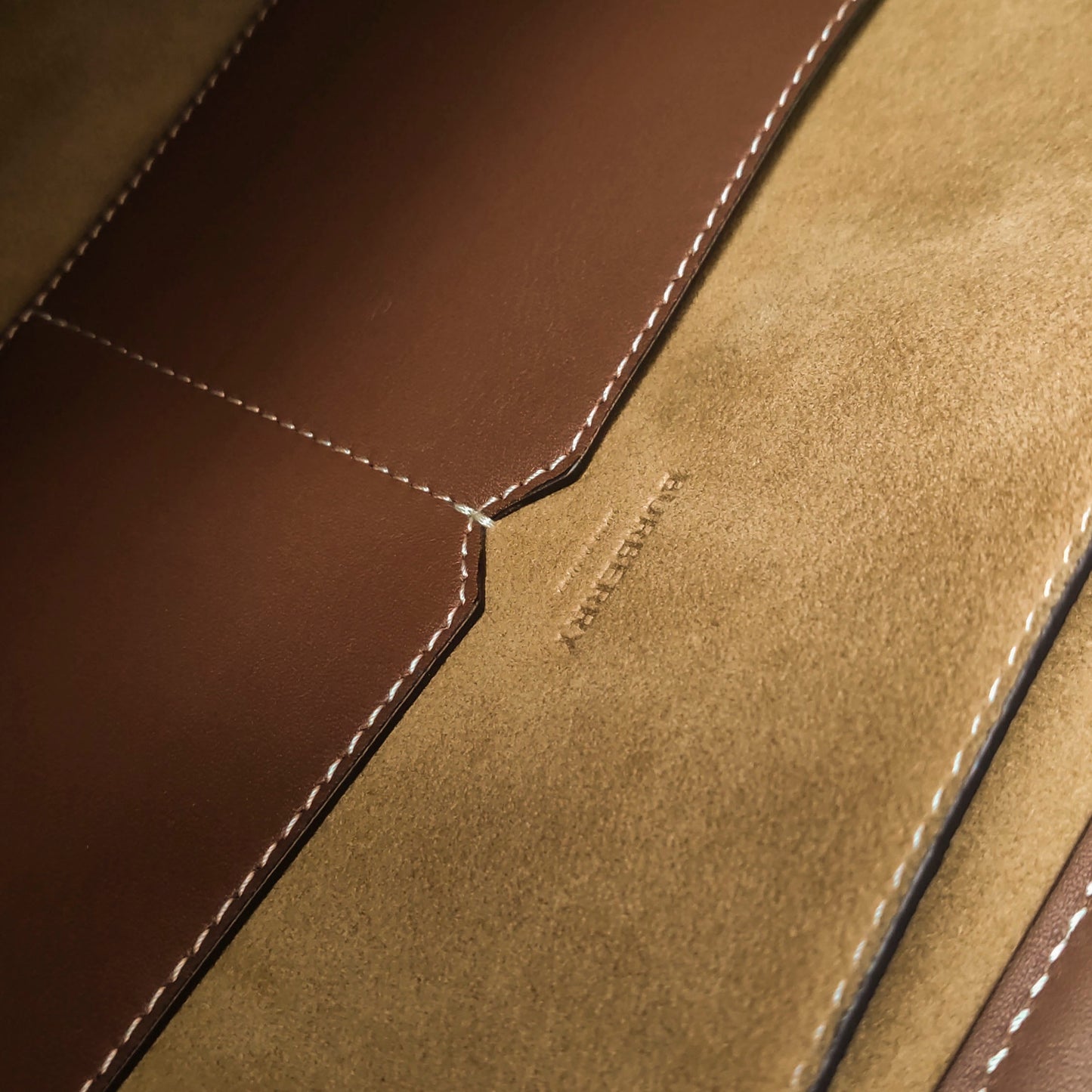 Burberry - Medium Pocket Bag - Grained leather - Brown - (Medium)