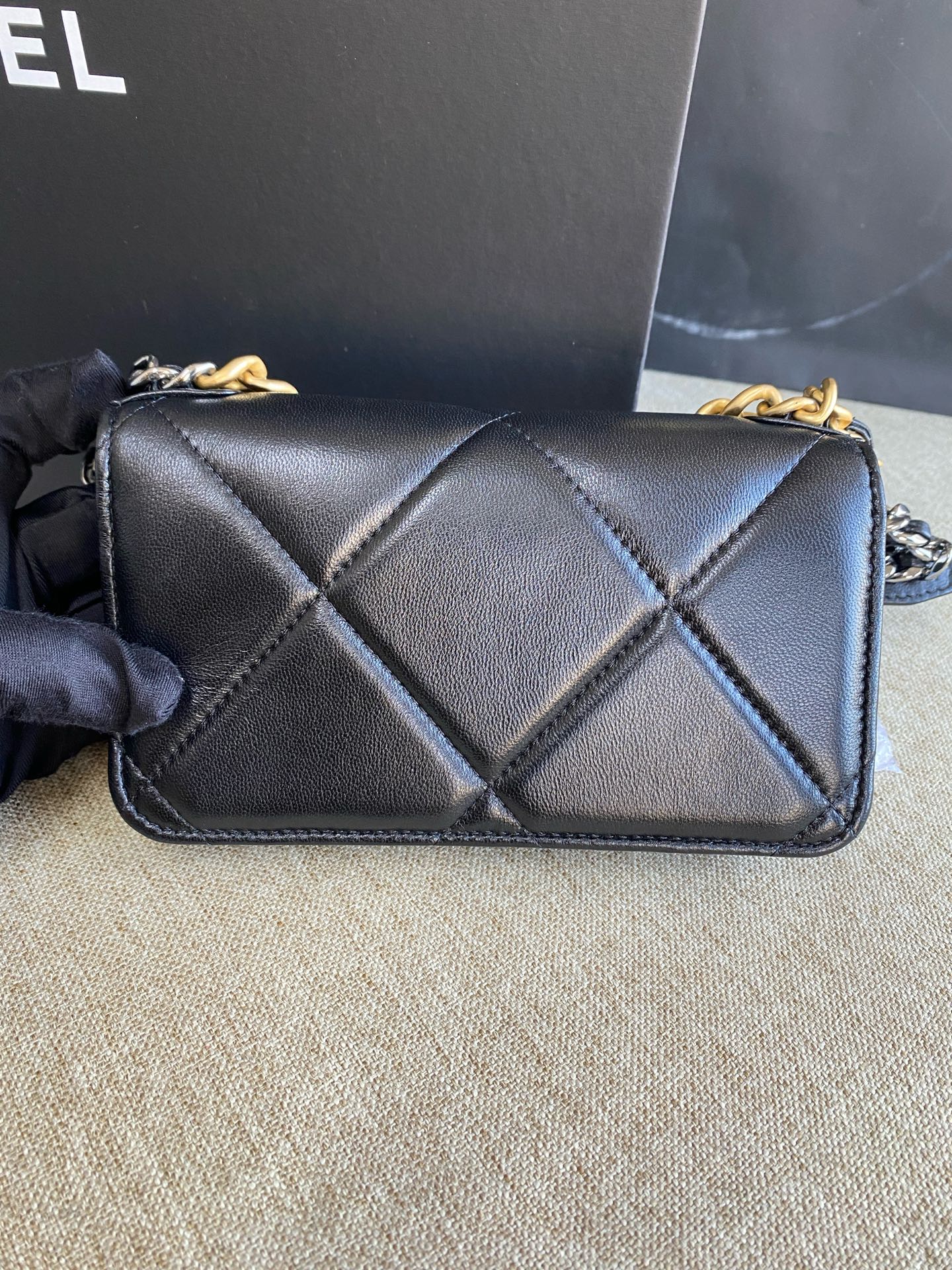 Chanel - 19 Wallet On Chain (WOC) - Lambskin leather - Black - (mini)