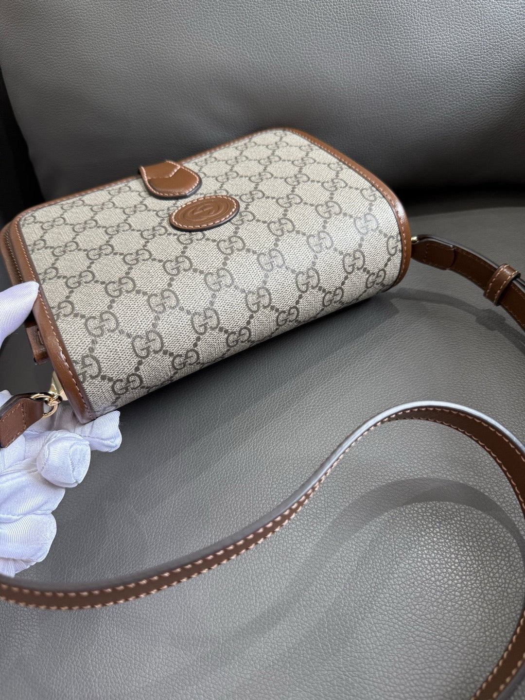 Gucci - GG Retro 041 Mini Messenger Accordion Bag - GG Supreme coated canvas with leather trim - Beige and brown - (mini)