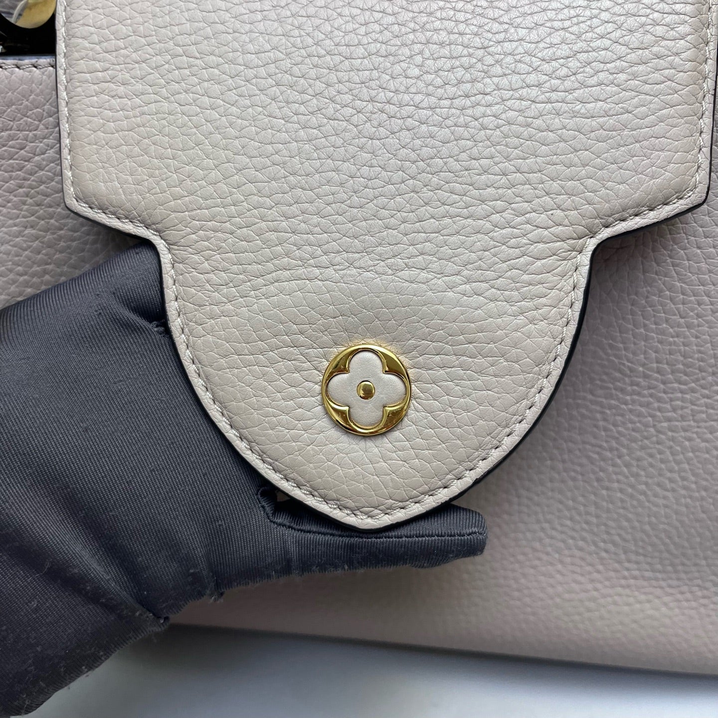 Louis Vuitton - Capucines BB - Taurillon leather - Grey - (Small)