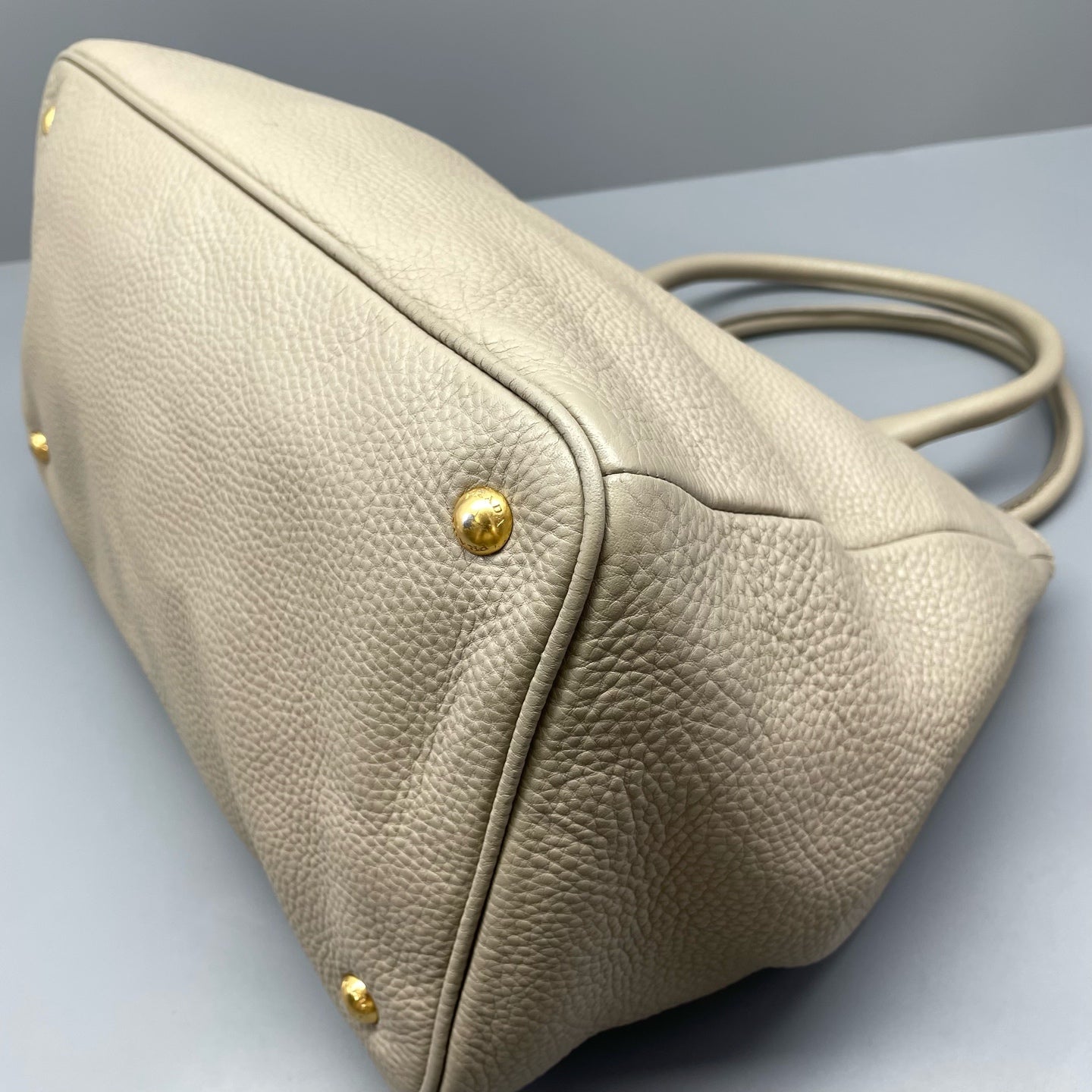 Prada - Tote Bag - Grained leather - Grey - (Medium)