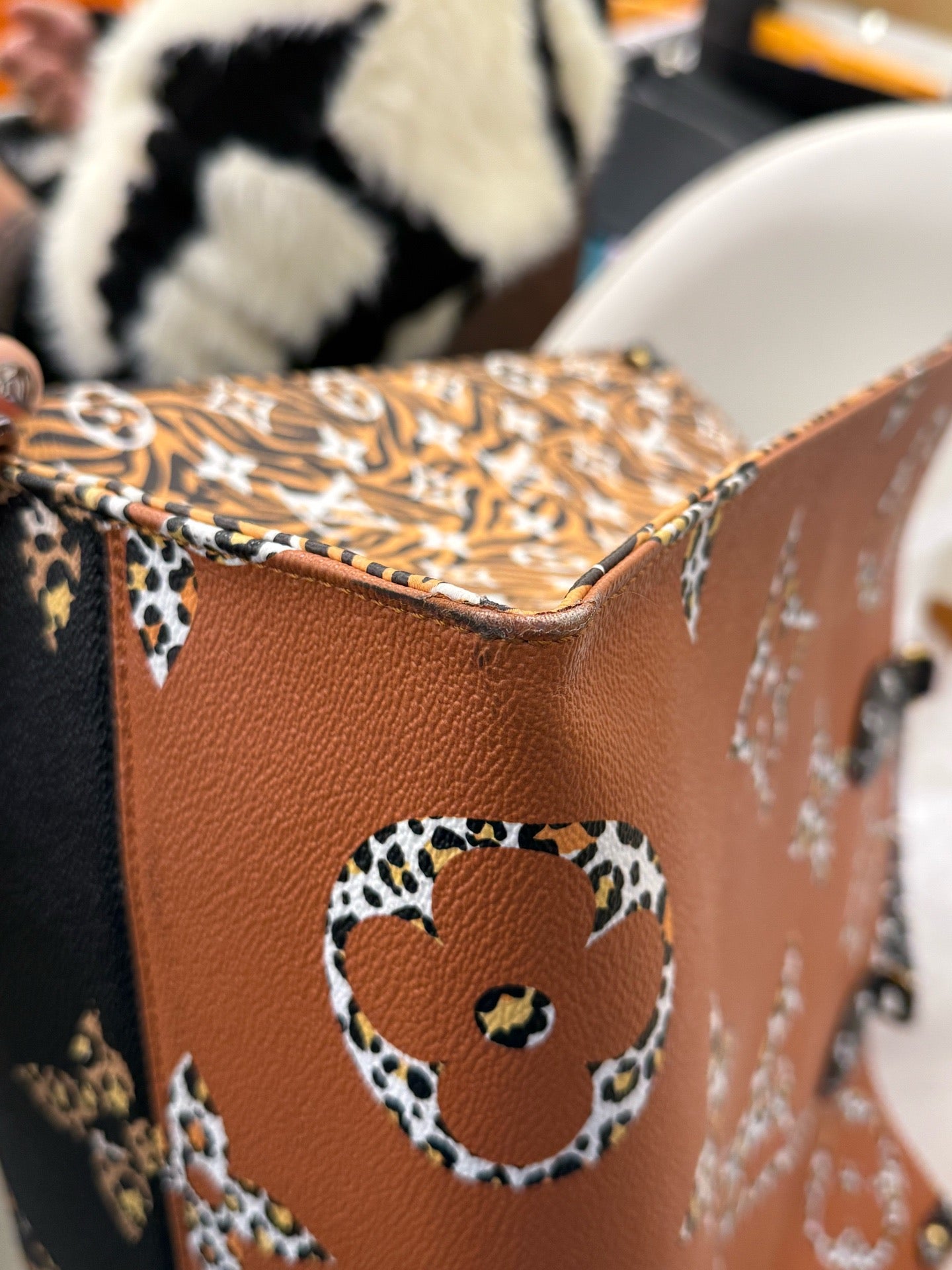 Louis Vuitton - OnTheGo Large Tote Jungle Collection - Coated Canvas with Leather trim - Multicolour (Brown, Black, Caramel) - (large)