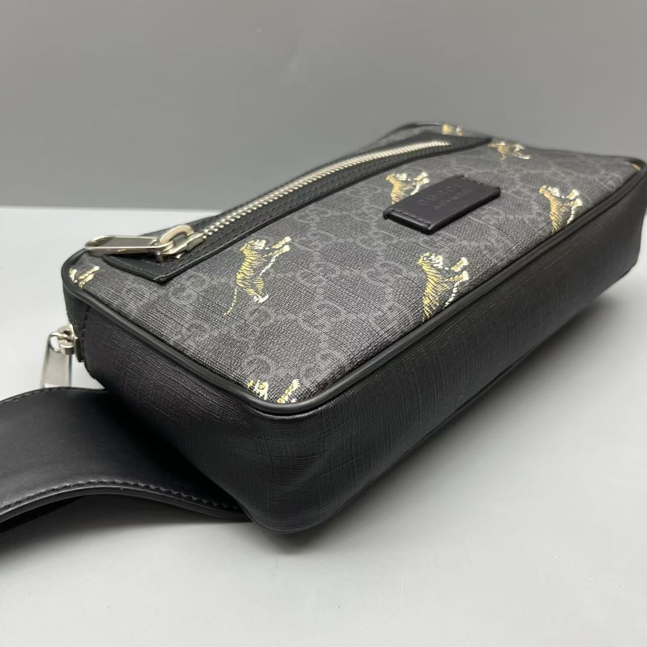 Gucci - GG Supreme Belt Bag with Tiger Print - GG Supreme canvas with leather trim - Black - (small)
