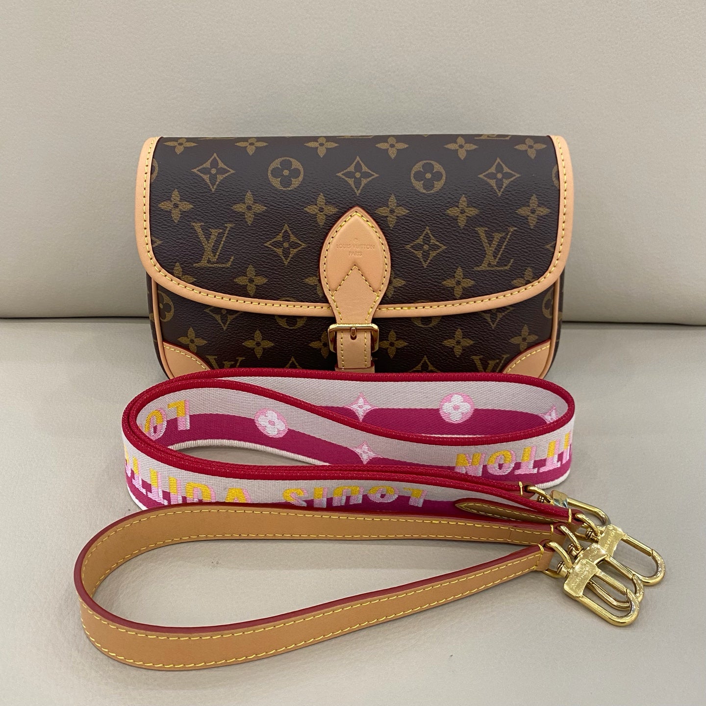 Louis Vuitton - Baguette Bag - Monogram coated canvas with natural cowhide leather trim - Brown - (small)