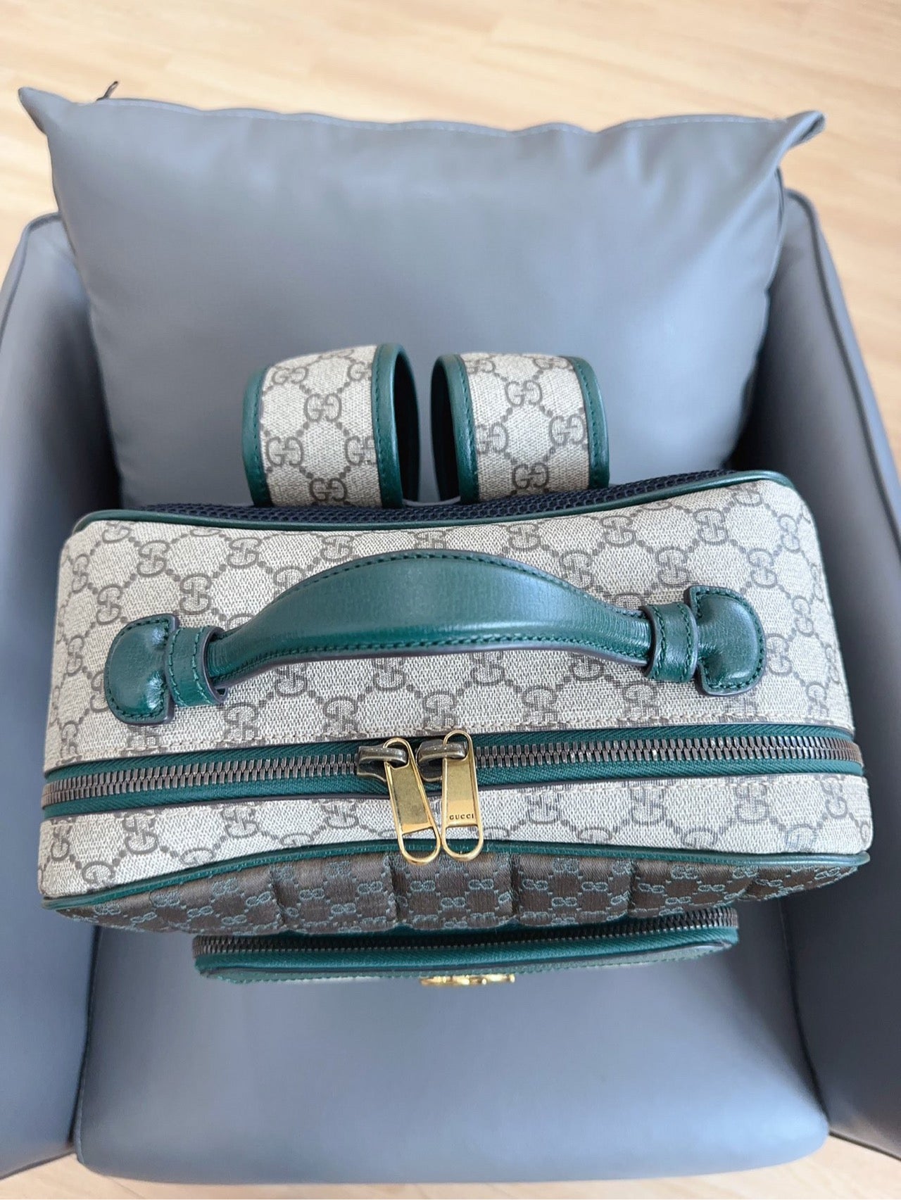 Gucci - GG Supreme Backpack with Green Leather Trim - GG Supreme canvas and leather - Beige, Brown, Green - (Medium)