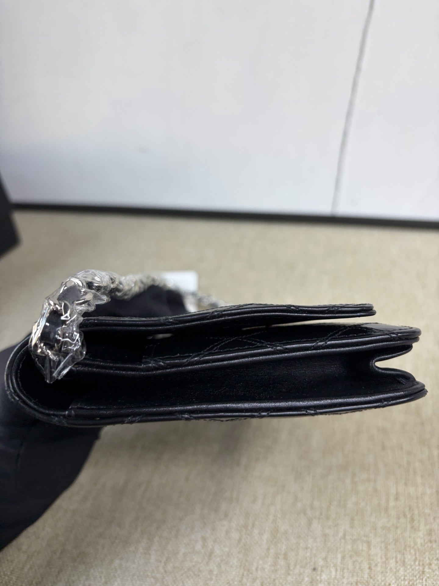 Chanel - WOC (Wallet on Chain) - Outer Stitch - Cowhide leather - Black - (Mini)