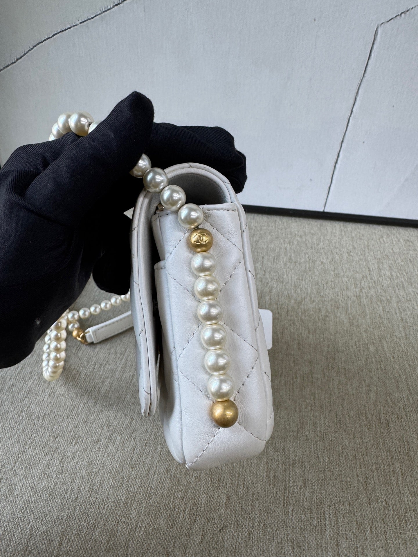 Chanel - WOC (Wallet on Chain) with Pearl Chain Strap - Lambskin leather - White - (mini)