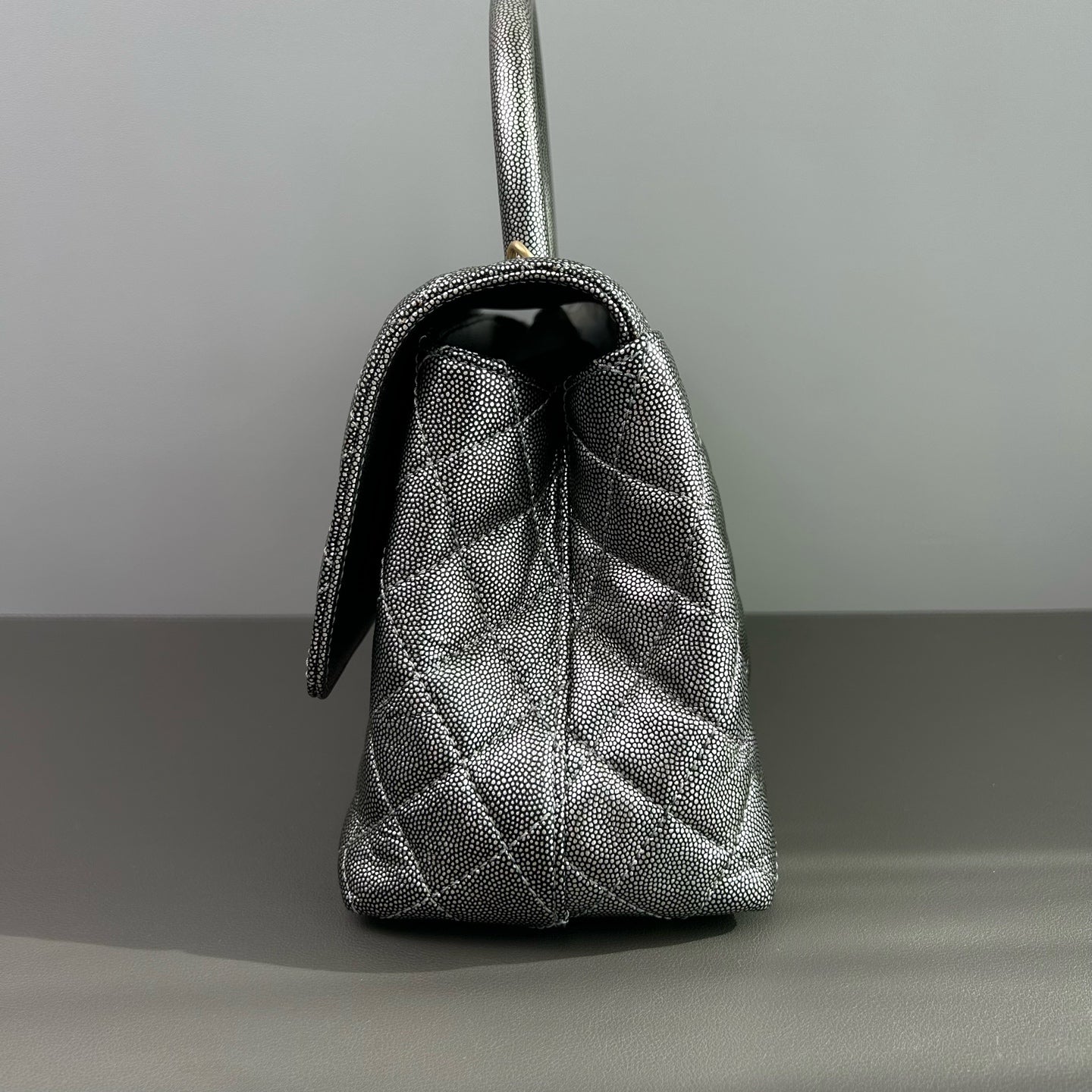 Chanel - Coco Handle Flap Bag - Grained metallic calfskin leather - Silver - (Medium)
