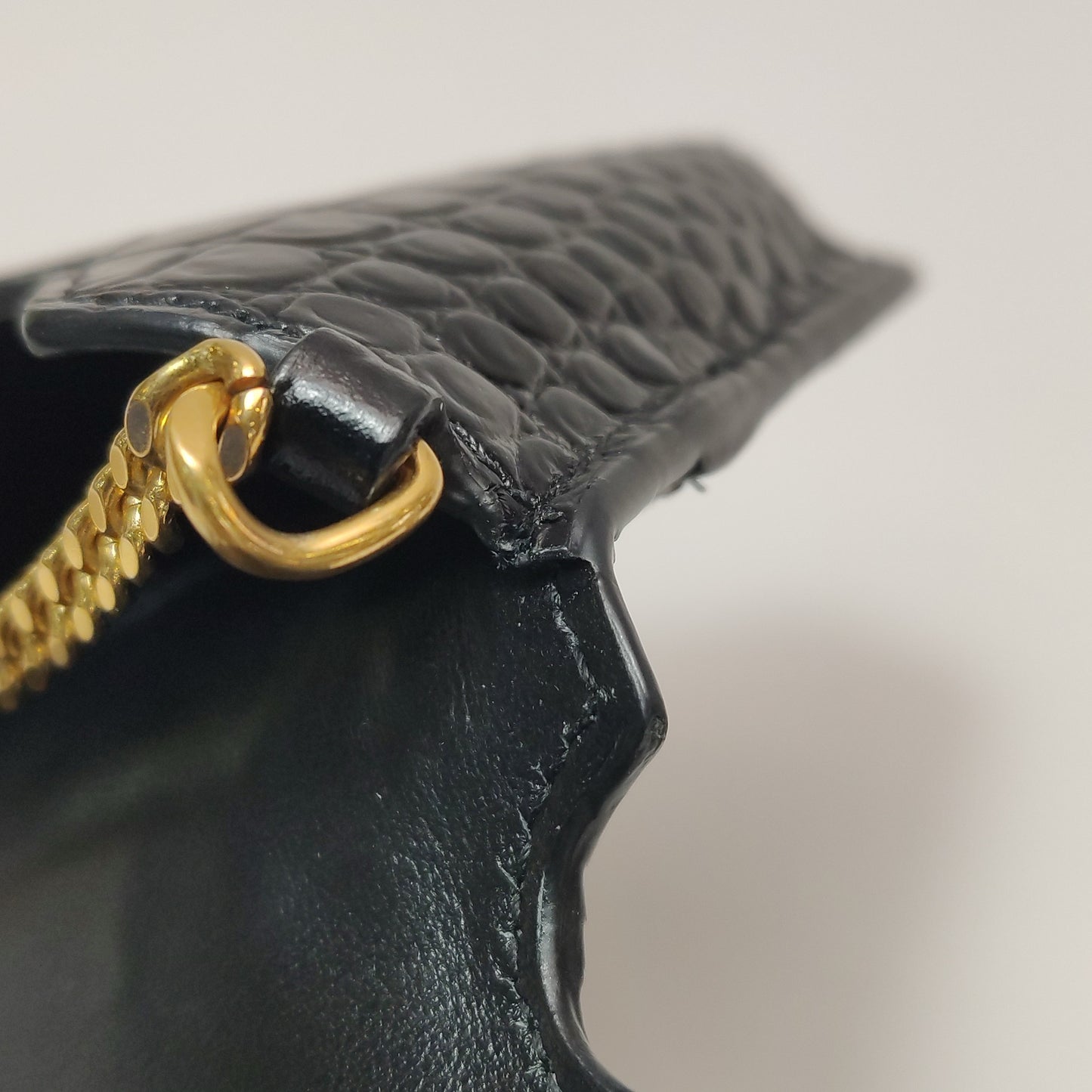 Saint Laurent - Monogram Wallet on Chain (WOC) - Calfskin leather with crocodile embossing - Black with Gold-Tone Hardware - (Mini)