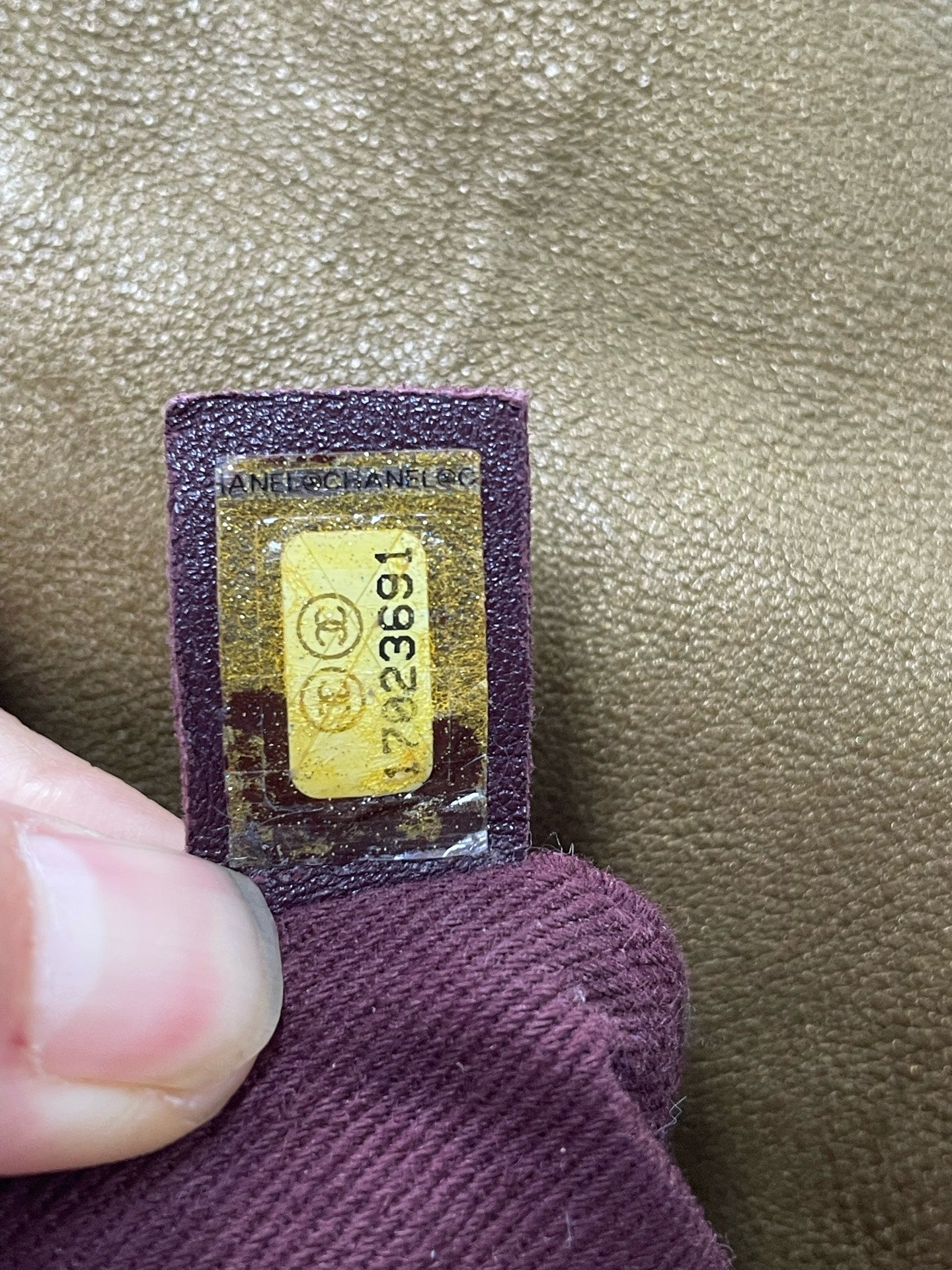 Chanel - Cambridge Messenger Bag - Grained leather - Brown with gold accents - (Medium)