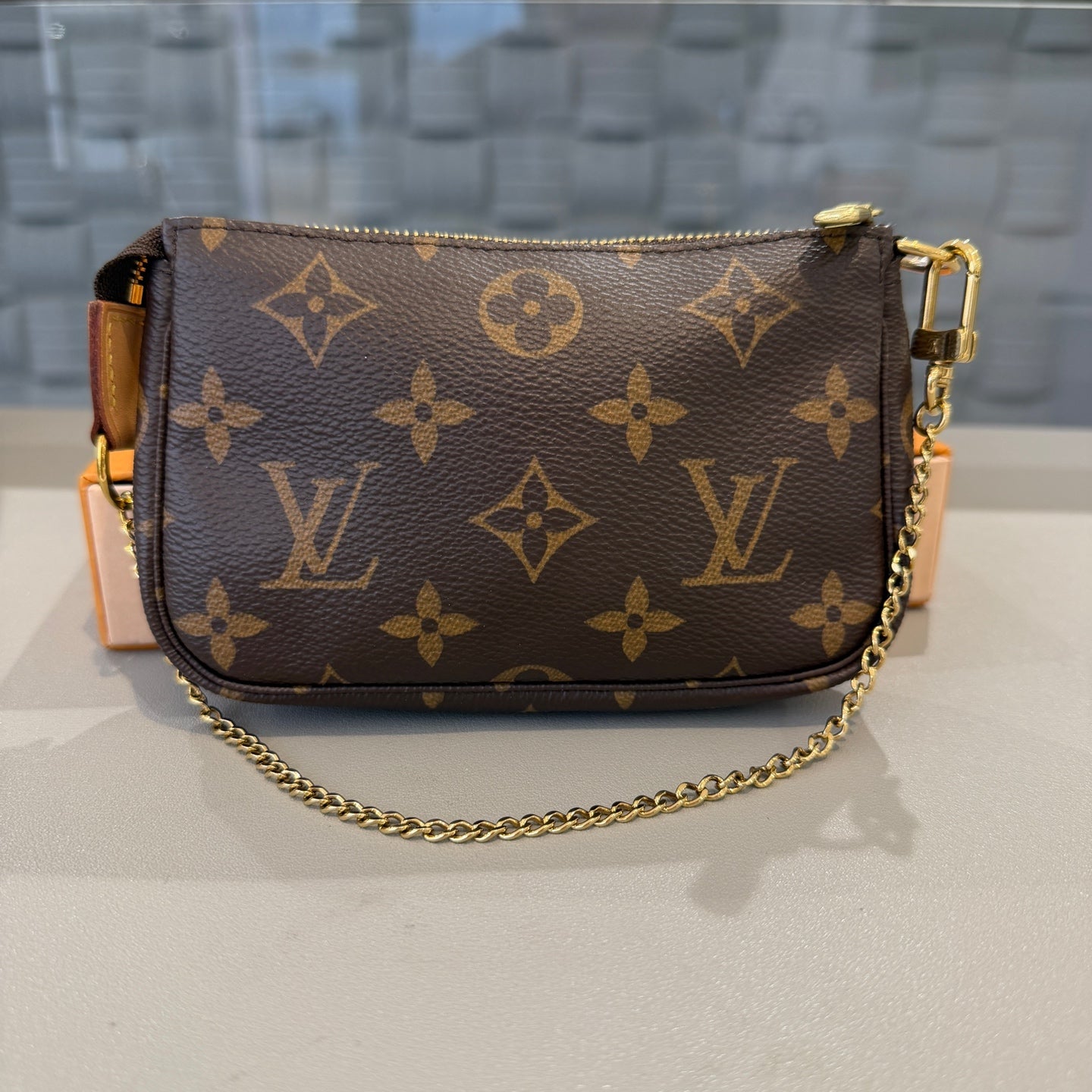 Louis Vuitton - Mini Pochette Accessories - Monogram coated canvas with Vachetta leather trim - Brown - (mini)