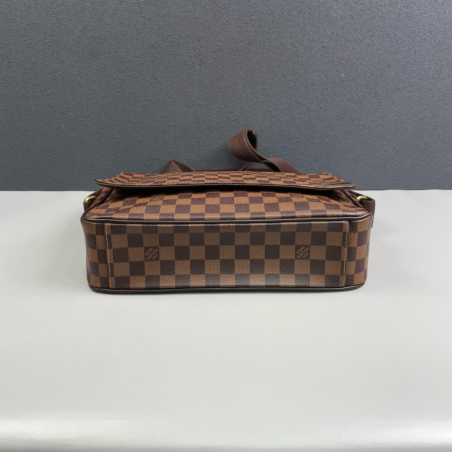 Louis Vuitton - District PM Messenger Bag - Damier Ebene coated canvas with leather trim - Brown - (medium)
