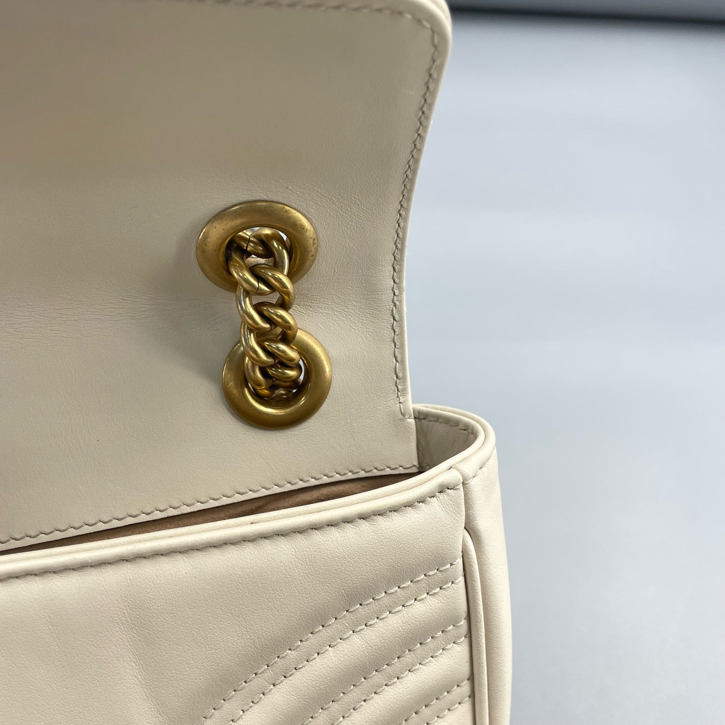 Gucci - Marmont Matelassé Mini - Leather - White with Gold-Tone Hardware - (mini)