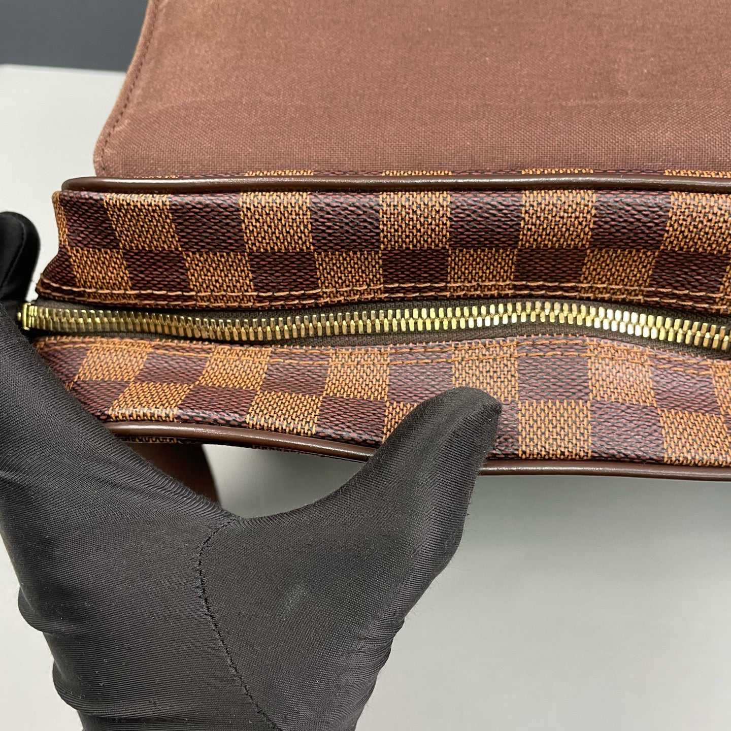 Louis Vuitton - District PM Messenger Bag - Damier Ebene coated canvas with leather trim - Brown - (medium)