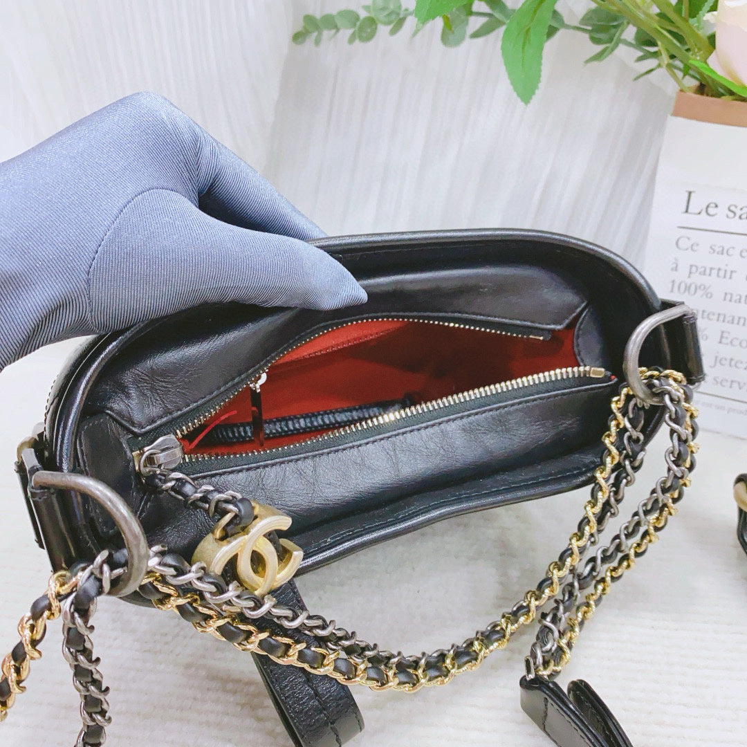 Chanel - Gabrielle Small Hobo Bag - Aged calfskin and smooth calfskin leather - Black - (Small)