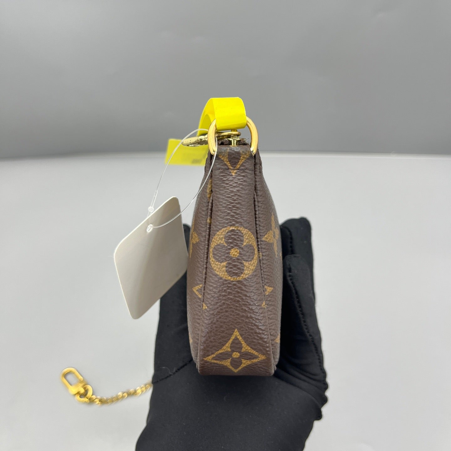 Louis Vuitton - Mini Pochette Accessoires - Monogram coated canvas with natural cowhide leather trim - Brown - (mini)