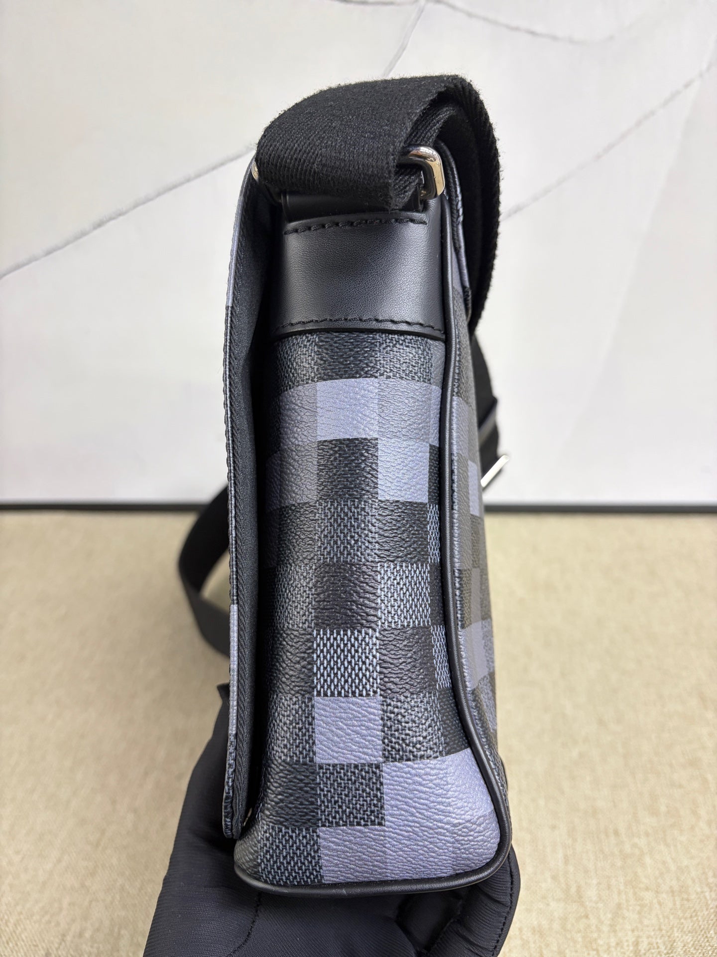 Louis Vuitton - District Messenger PM - Synthetic coated canvas with leather trim - Grey - (Medium)
