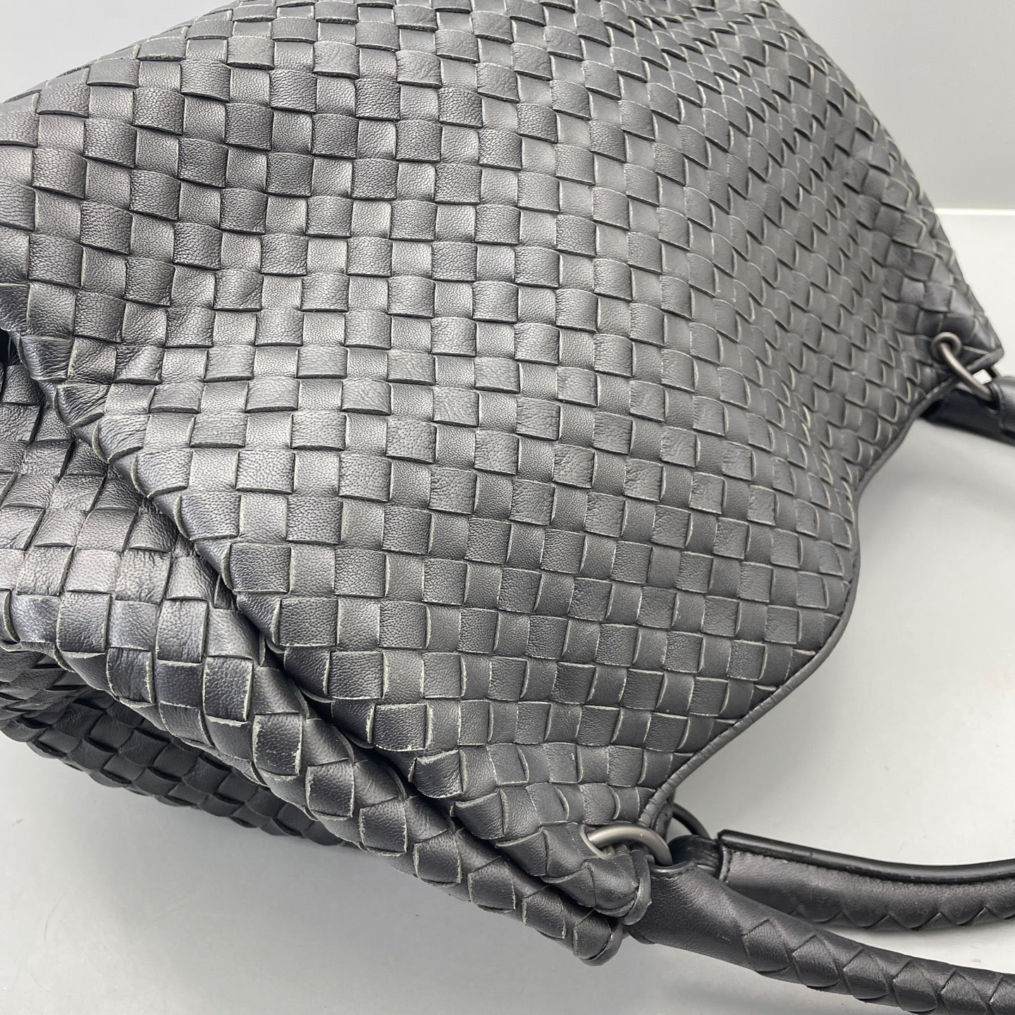Bottega Veneta - Intrecciato Top Handle Shoulder Bag - Leather - Black - (medium)