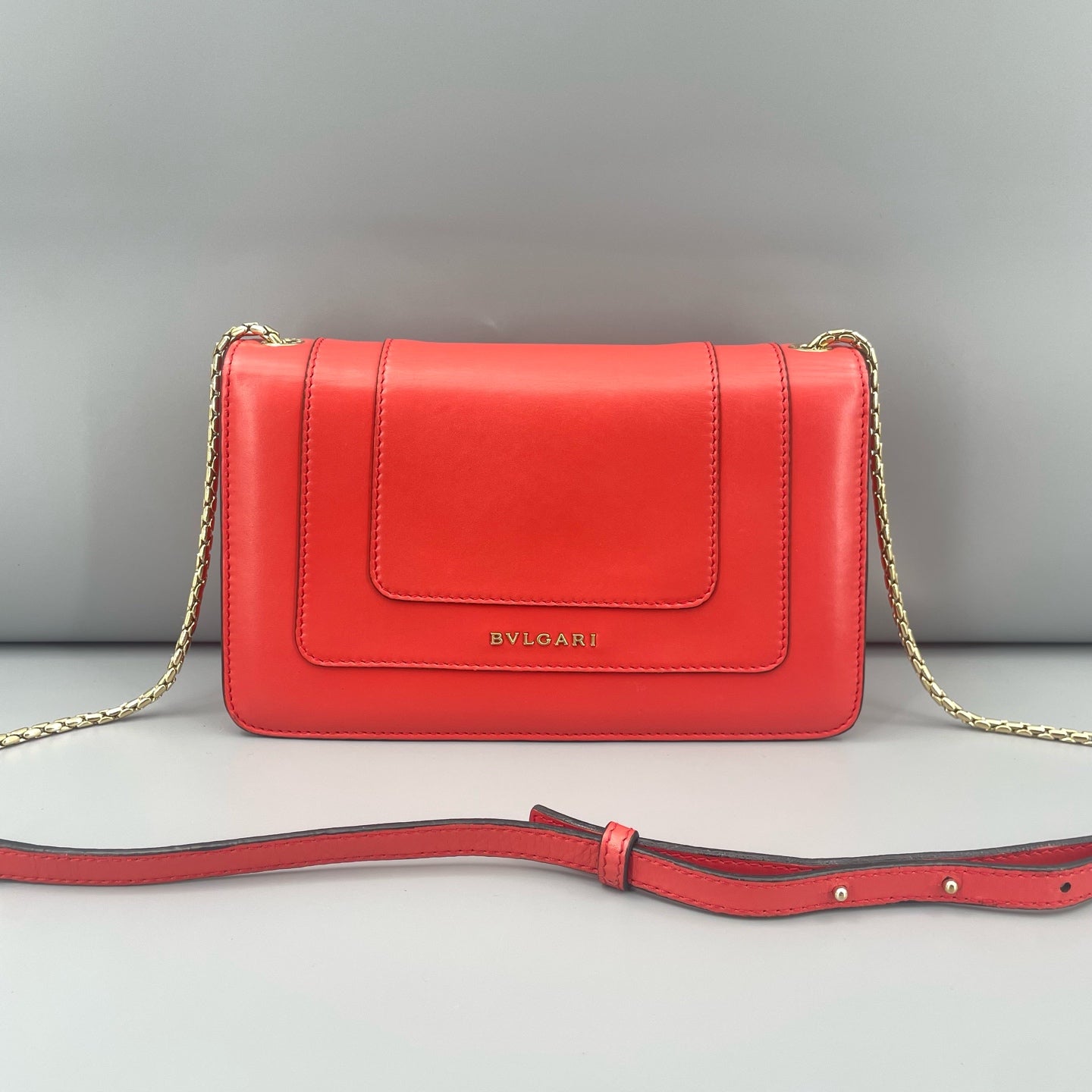 Bvlgari - Serpenti Forever Horizontal - Calfskin leather - Orange-red with gold-tone hardware - (Small)