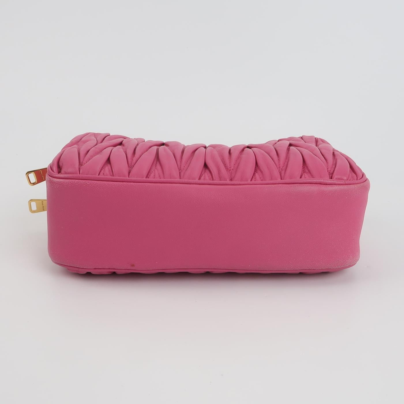 Miu Miu - Matelassé Camera Bag - Lambskin leather - Pink - (mini)
