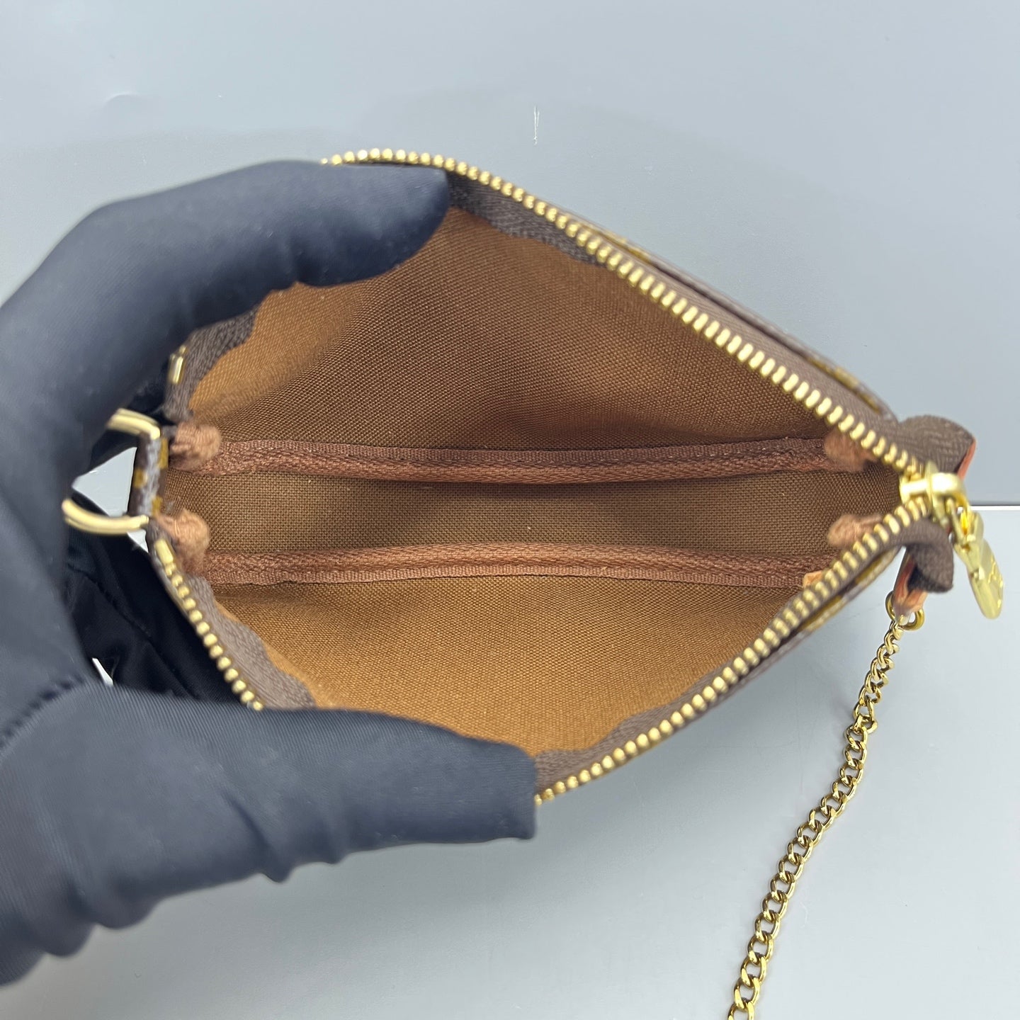 Louis Vuitton - Mini Pochette Accessoires - Monogram coated canvas with Vachetta leather trim and textile lining - Brown - (mini)