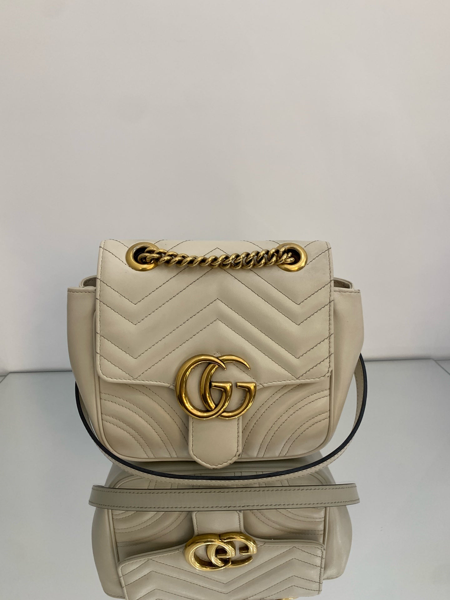 Gucci - GG Marmont Mini Matelassé Shoulder Bag - Leather - White with Gold-Tone Hardware - (mini)