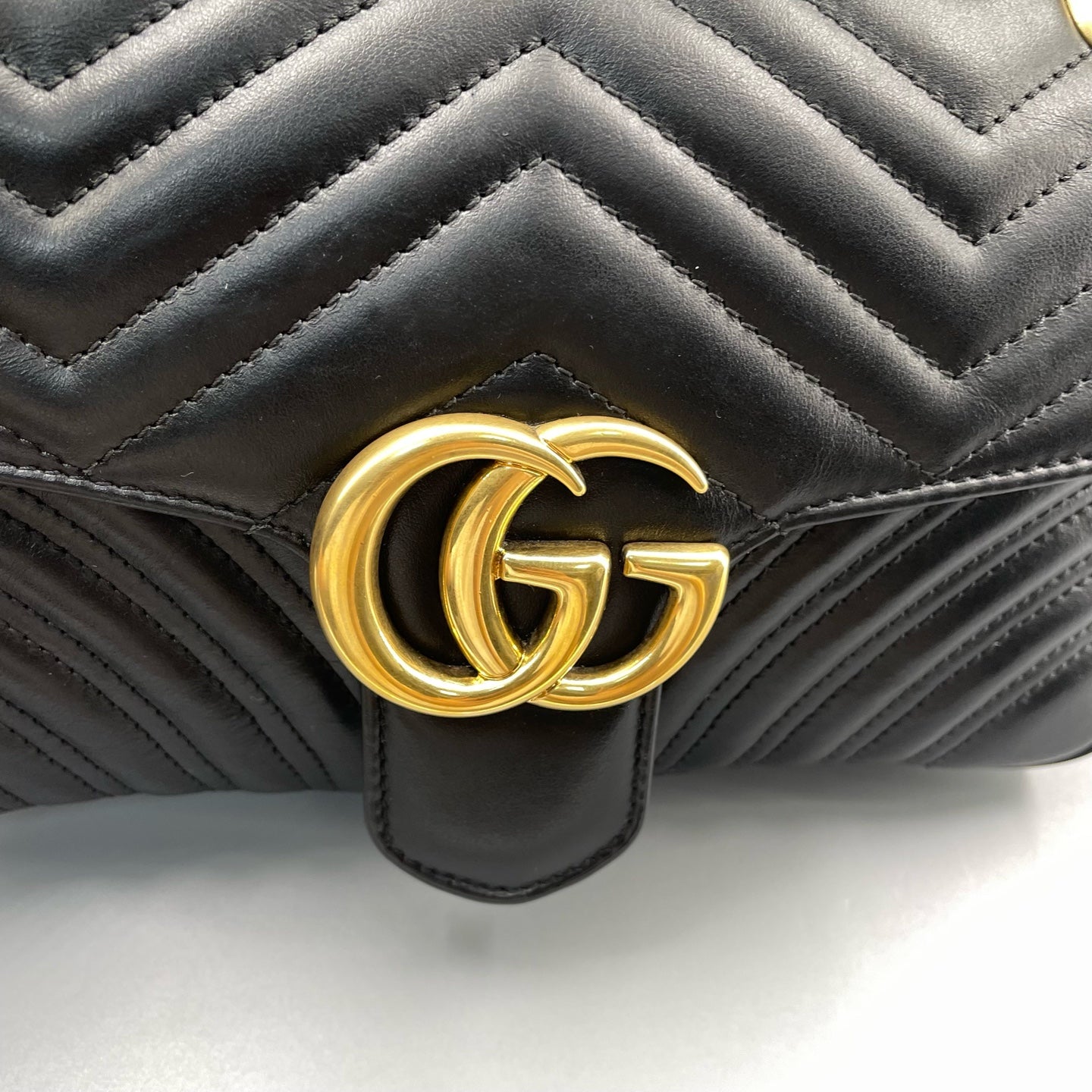 Gucci - GG Marmont Matelassé Shoulder Bag - Matelassé chevron leather - Black with Gold-Tone Hardware - (Medium)
