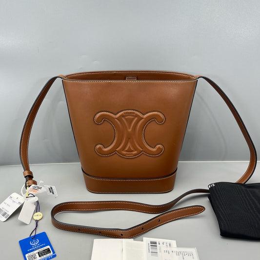 Celine - Triomphe Bucket Bag - Leather - Brown - (medium)
