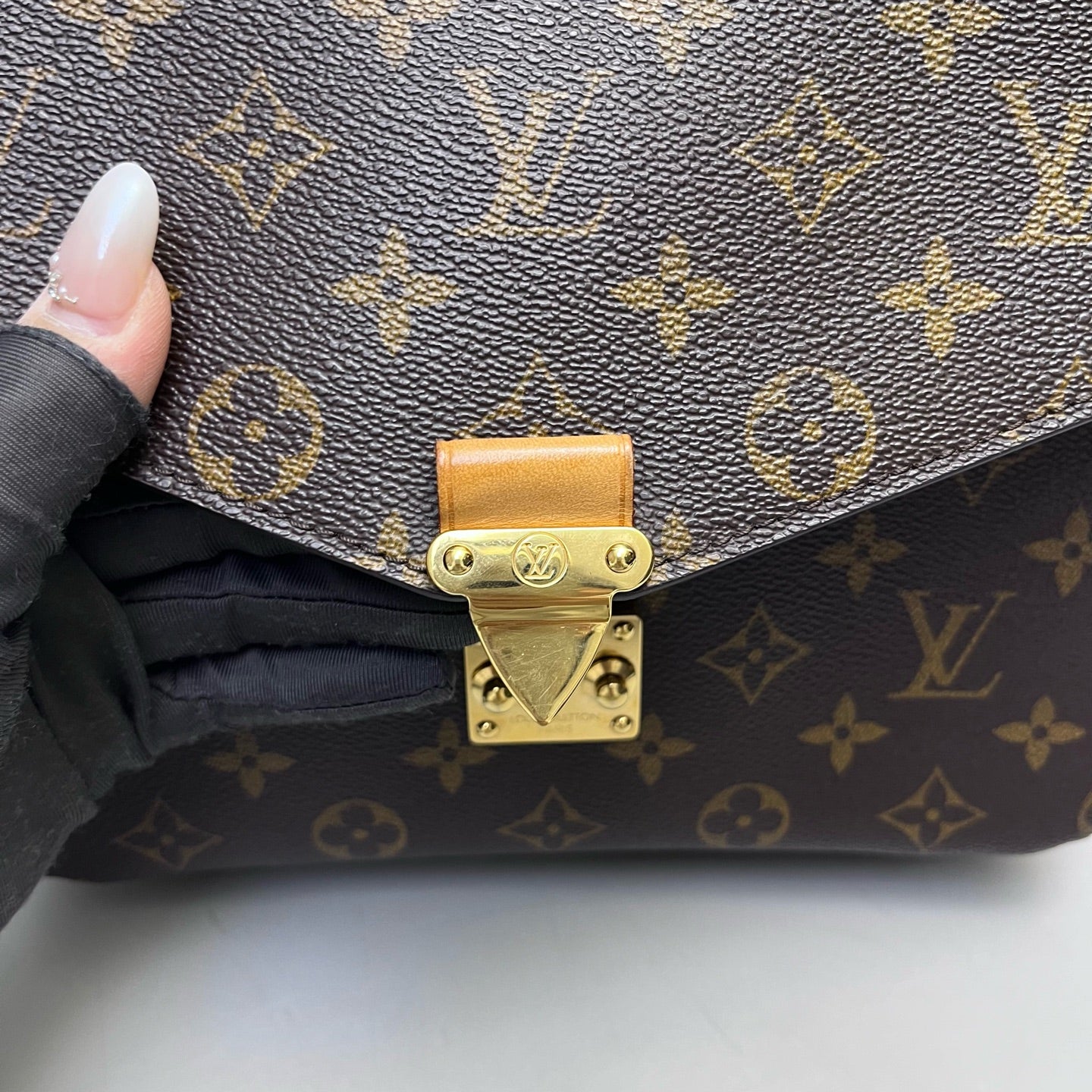 Louis Vuitton - Pochette Metis - Monogram coated canvas with Vachetta leather trim - Brown - (Medium)