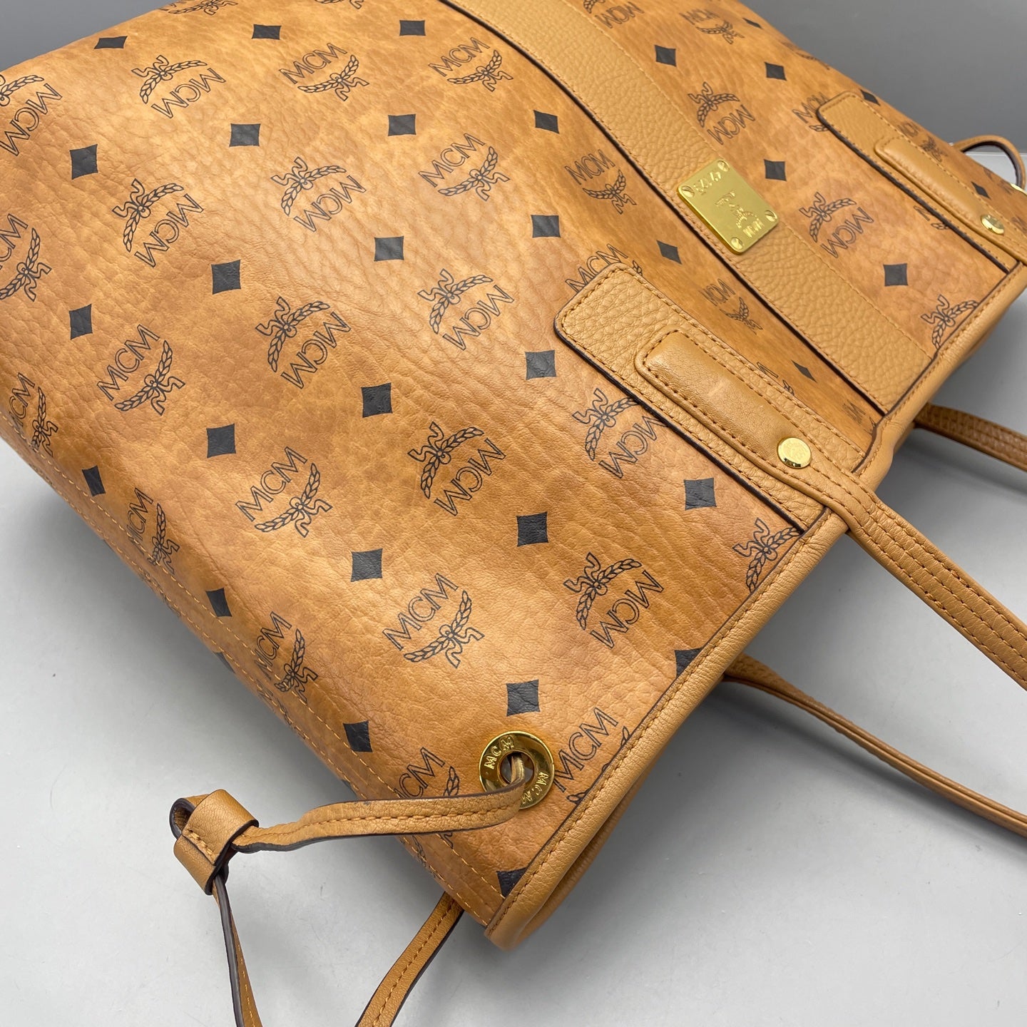 MCM - Visetos Reversible Shopper Tote with Pouch - Coated canvas with leather trim - Cognac - (Large)