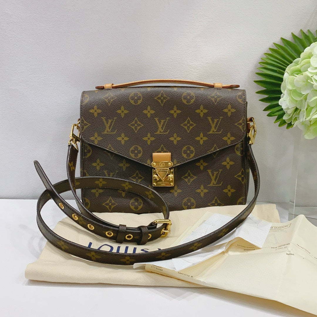 Louis Vuitton - Pochette Metis - Monogram coated canvas with Vachetta leather trim - Brown - (Medium)
