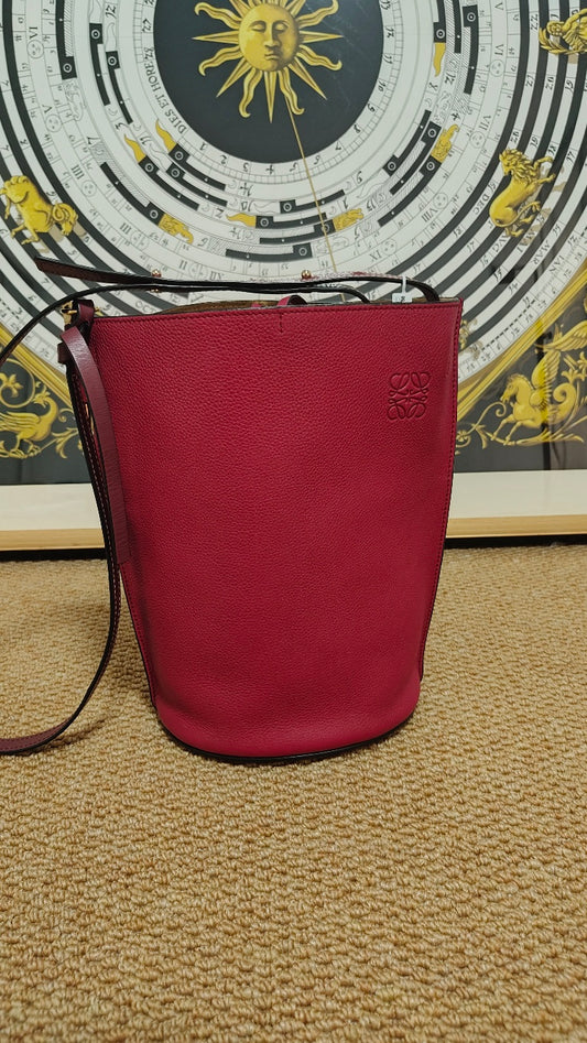 Loewe - Gate Bucket Bag - Pebbled grain leather - Burgundy - (medium)