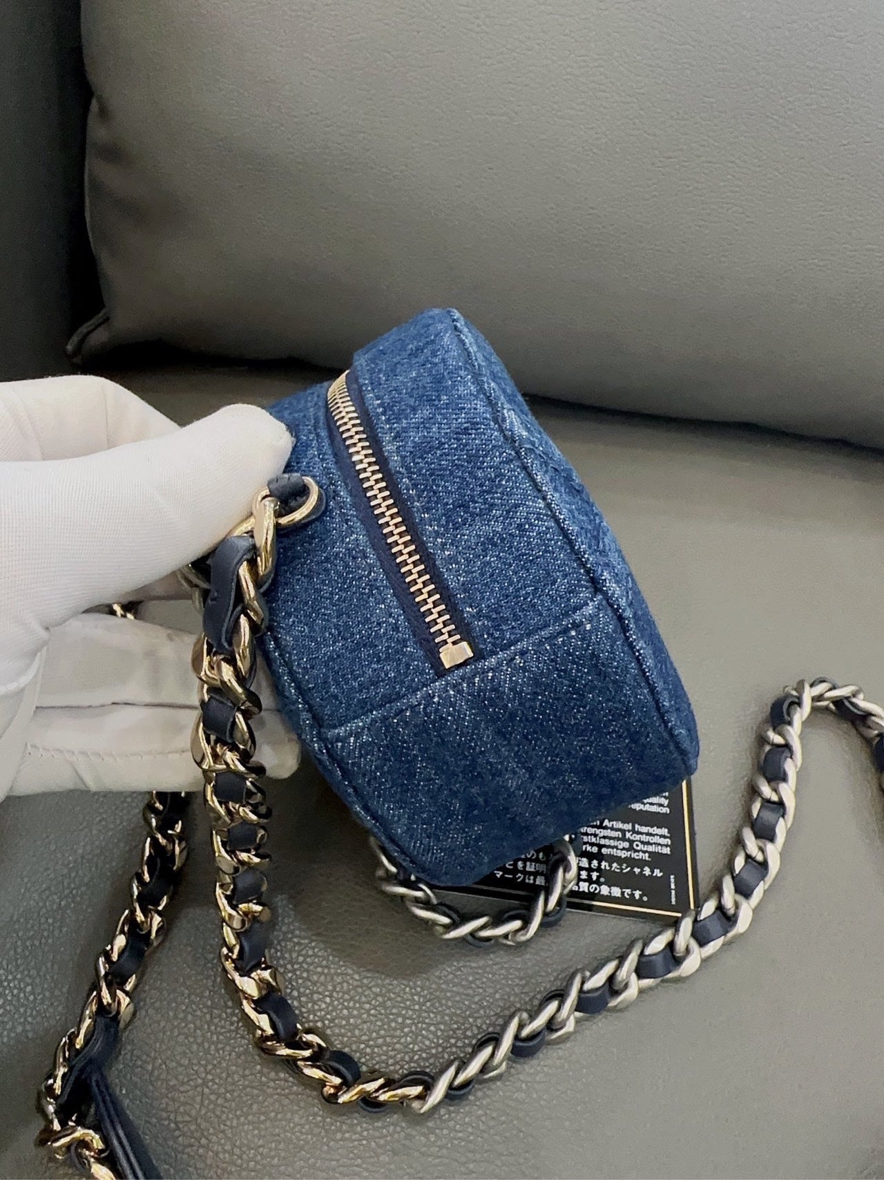 Chanel - Denim Round Coin Purse - Denim fabric with leather trim - Deep Blue with Mixed-Tone Hardware - (Mini)