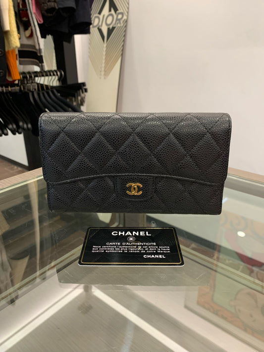 Chanel - Classic Flap Tri-Fold Wallet - Caviar leather - Black with Gold-Tone Hardware - (Medium)